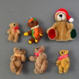 Konvolut Miniatur- Teddybären, 6 Stück, teilweise mit beweglichen Gliedern,
