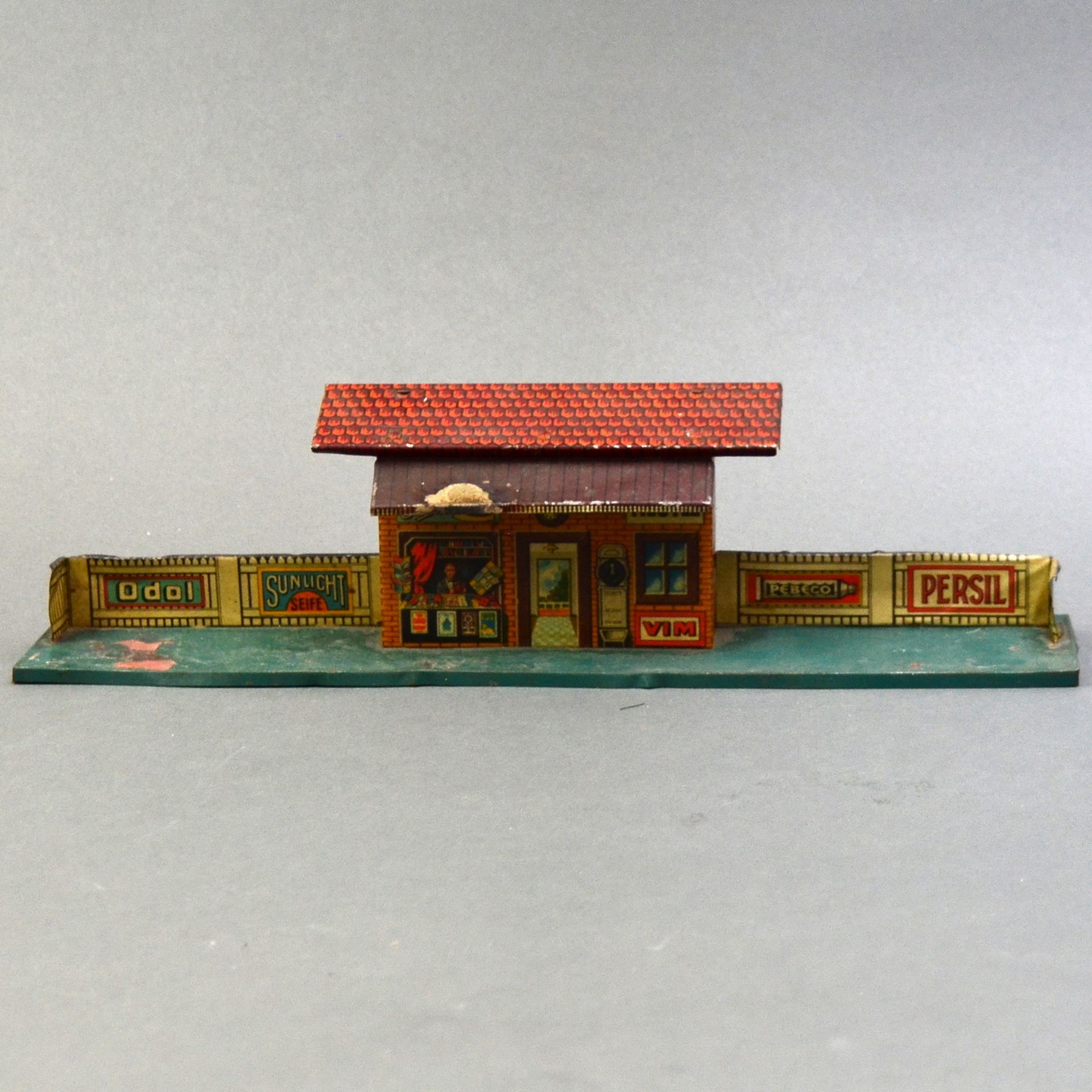 Bing Eisenbahn-Werbekiosk, Blech lithografiert, zahlreiche Werbeschilder u.a.Odol, Persil und