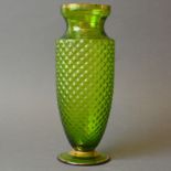 Jugendstil  Balustervase, um 1900, grünes Glas formgeblasen, Rand und Stand vergoldet,