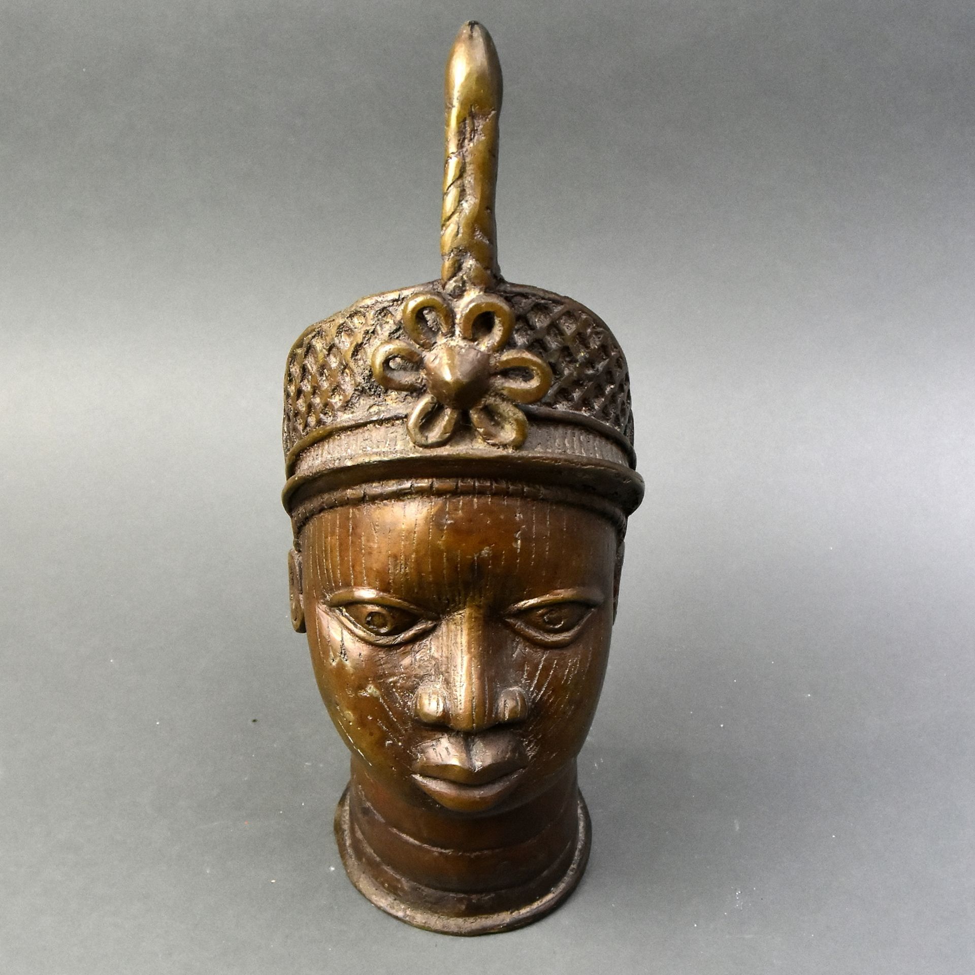 Benin Westafrika schwere Bronze, 20. Jh., Ife-Kopf mit Stirnband und Stirnschmuck,