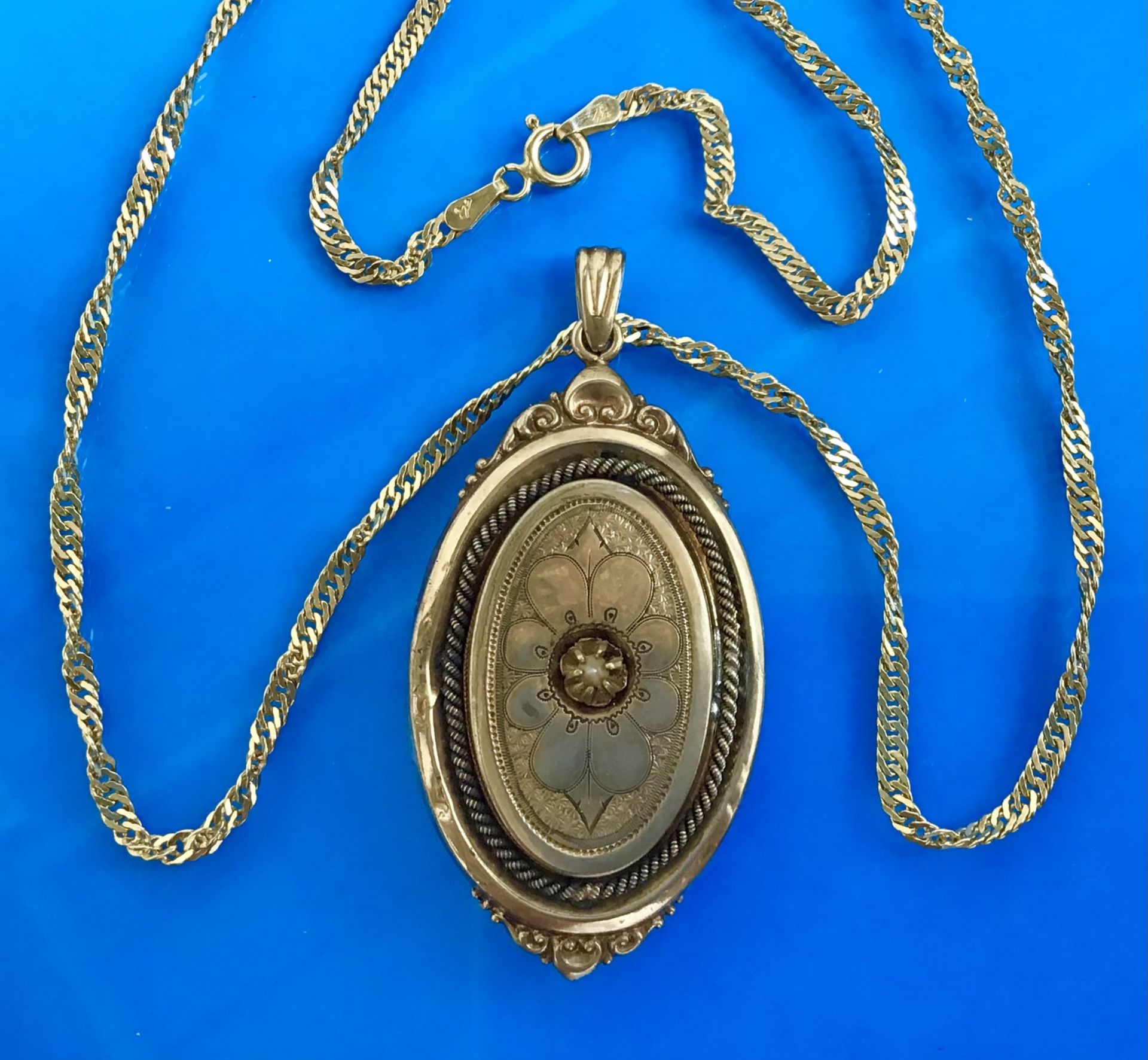 Viktorianischer Medaillonanhänger, Schaumgold/Golddoublé, um 1860,