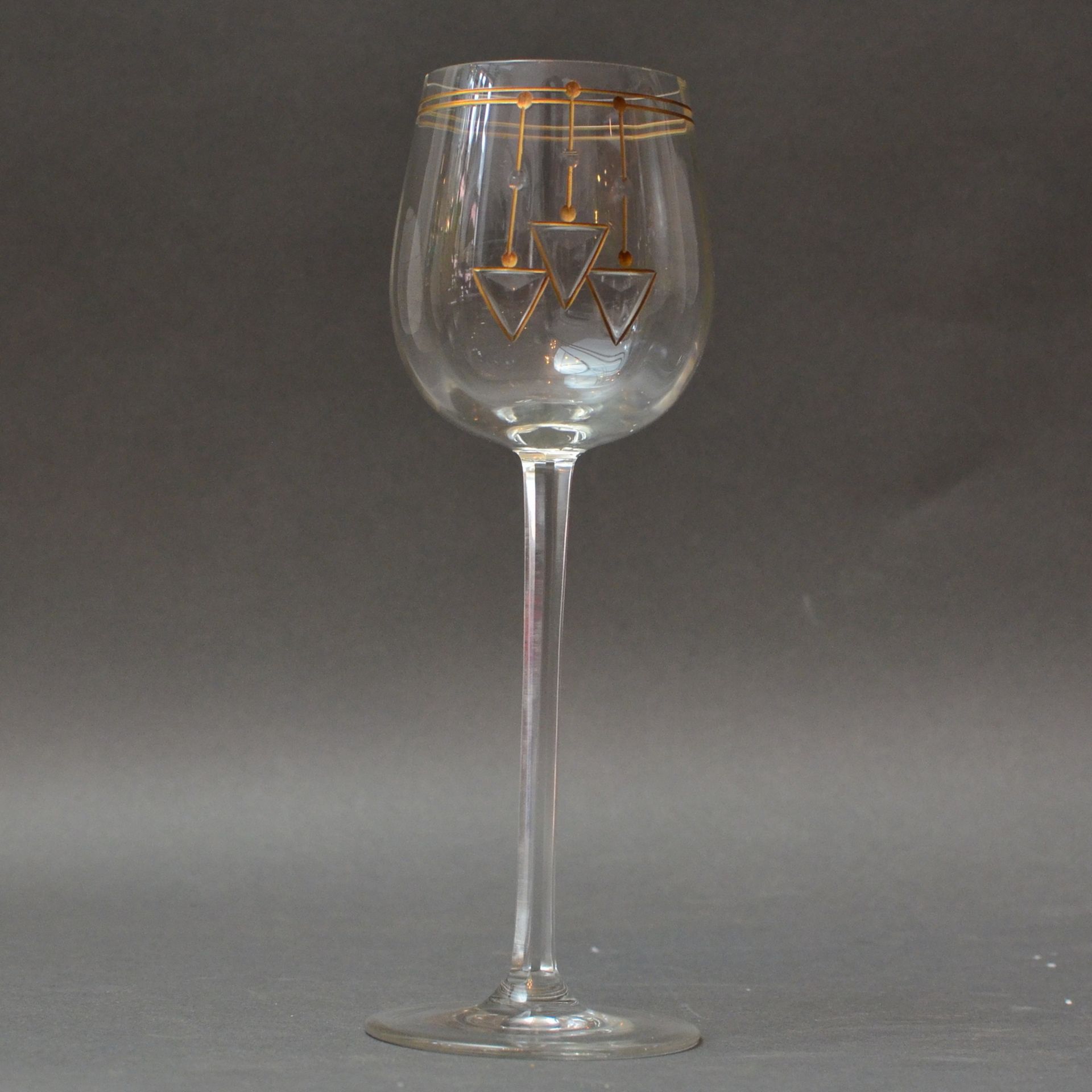 Jugendstil-Stängelglas, Moser oder Theresienthal um 1900, elegantes langstieliges Weinglas,