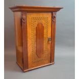 Wandschrank um 1870, Nußbaum furniert