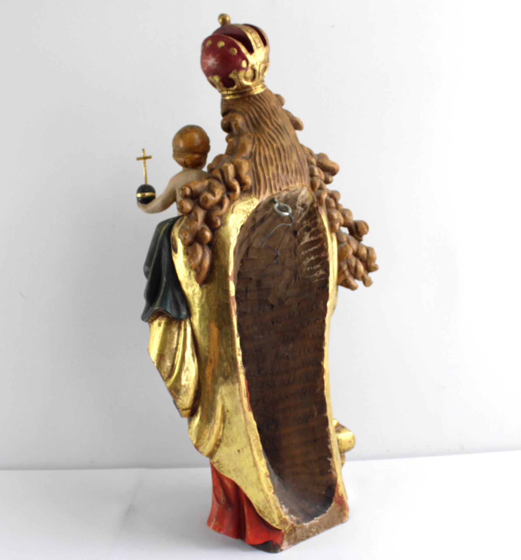 "Madonna mit Kind" auf Engelskonsole, süddeutsch, Holz polychrome Fassung, partiell vergoldet, 2.H. - Image 3 of 6