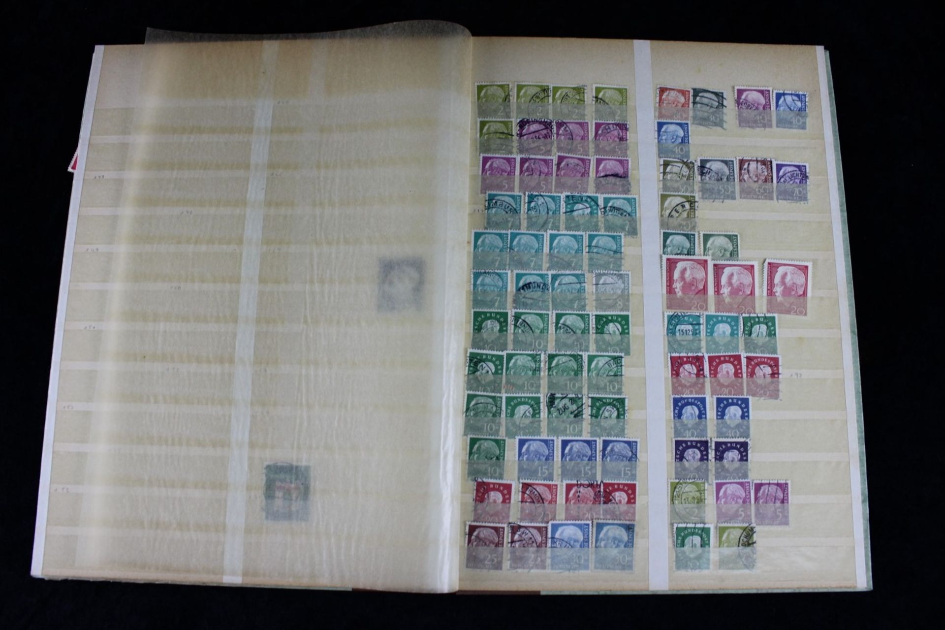 Konvolut 6 Alben Briefmarken, Sammlung Welt 20.Jh. - Bild 10 aus 10