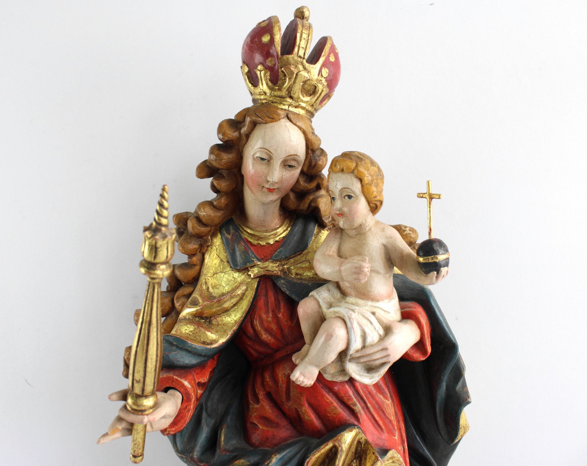 "Madonna mit Kind" auf Engelskonsole, süddeutsch, Holz polychrome Fassung, partiell vergoldet, 2.H. - Image 5 of 6