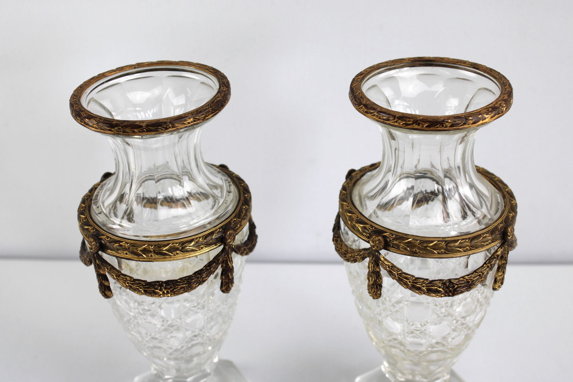 Paar Empire Vasen, 18.Jh., geschliffenes Glas mit Bronzemontierung, vergoldet - Image 2 of 2