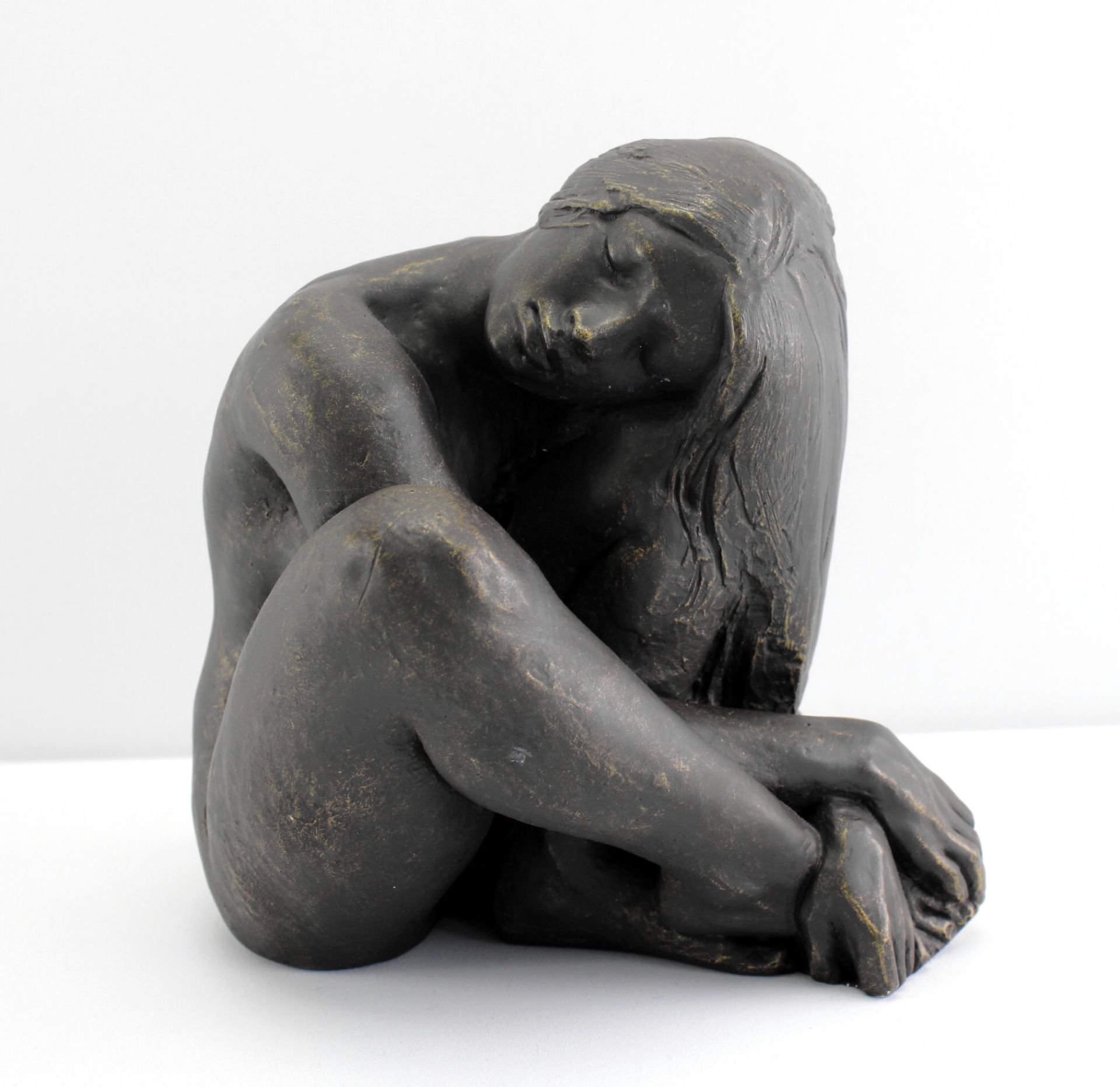Skulptur "Sitzender weiblicher Akt" Kunstguss bronziert, Höhe 21 cm