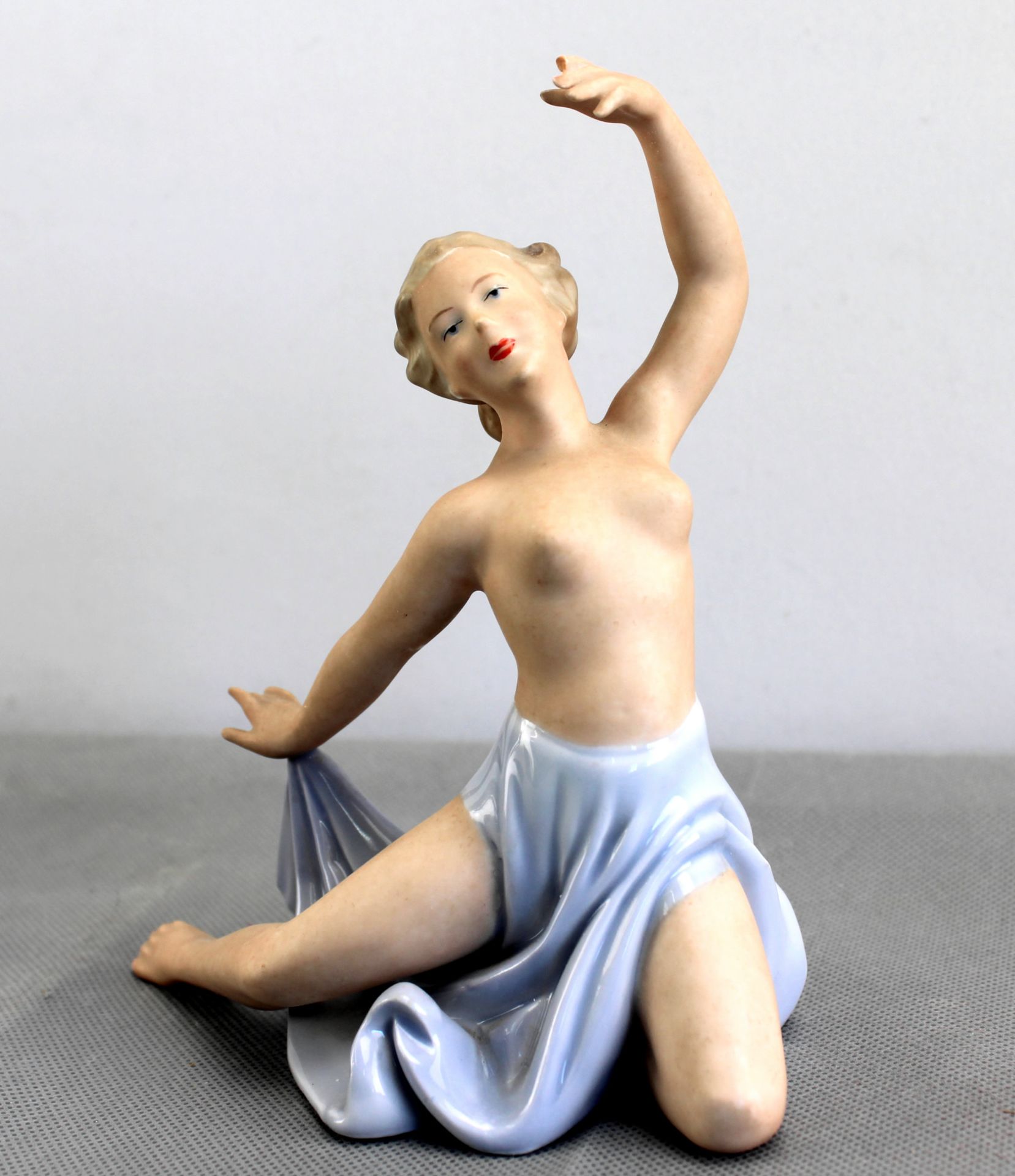 Porzellanfigur, Tänzerin in schwingendem Rock, Gerold & Co. Tettau, Mod. 6446 - Bild 2 aus 5