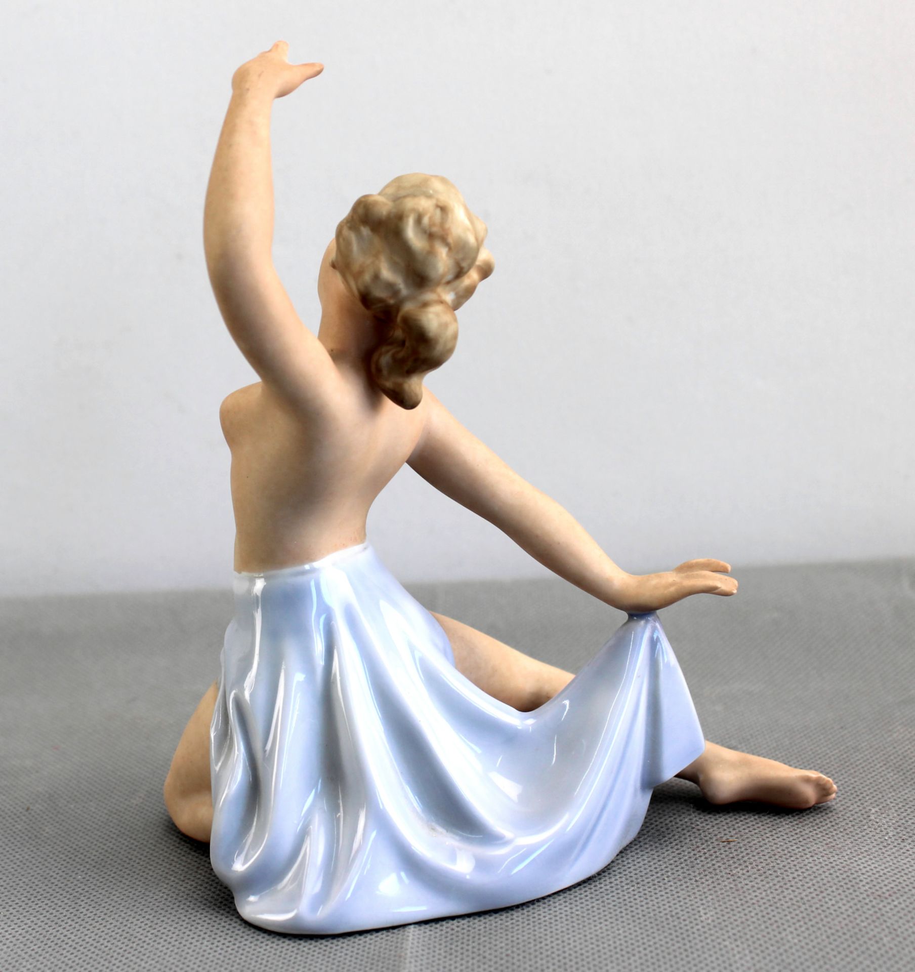 Porzellanfigur, Tänzerin in schwingendem Rock, Gerold & Co. Tettau, Mod. 6446 - Bild 3 aus 5
