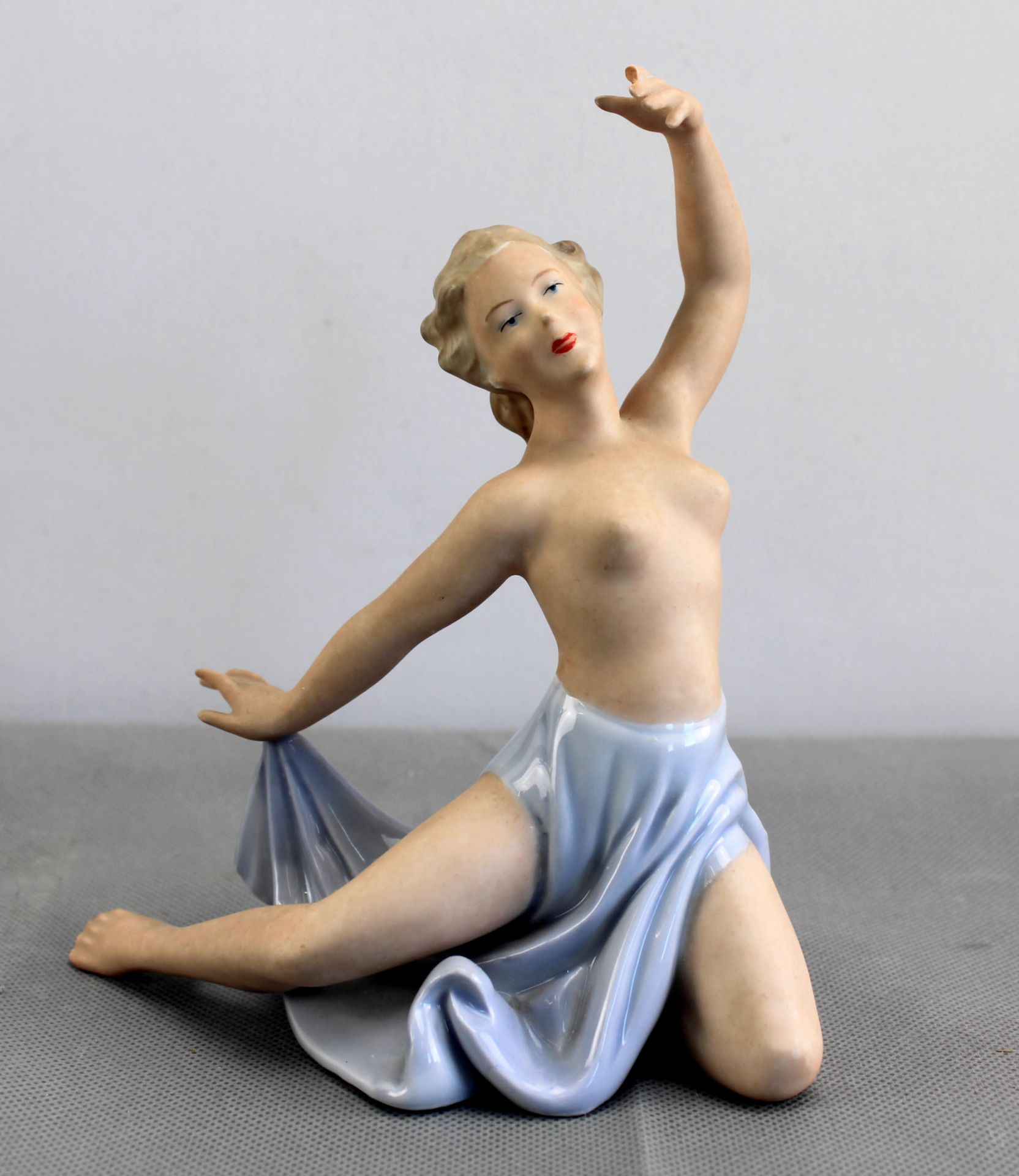 Porzellanfigur, Tänzerin in schwingendem Rock, Gerold & Co. Tettau, Mod. 6446