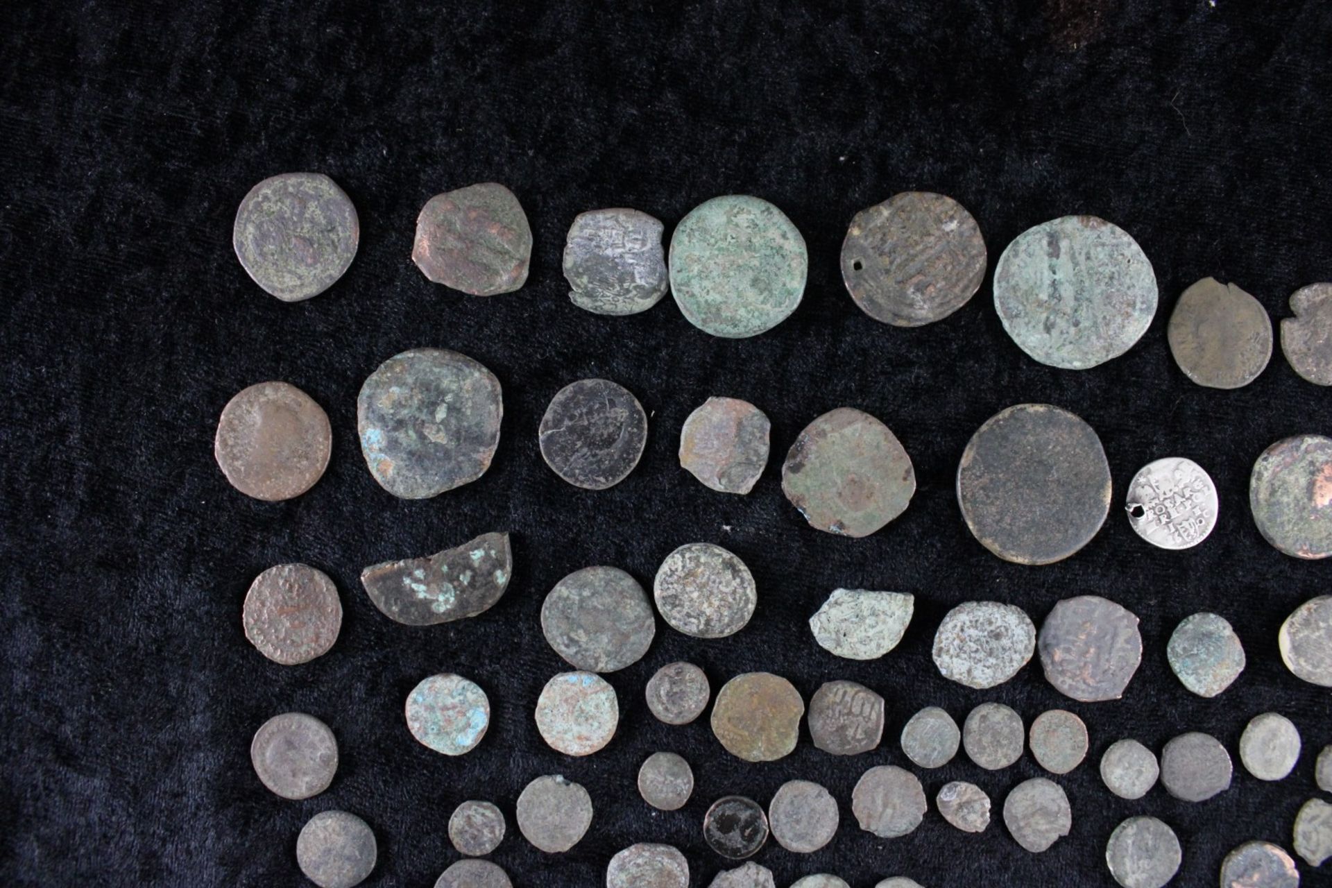 Konvolut 108 Chinesische Münzen, Grabungsfund - Bild 7 aus 9