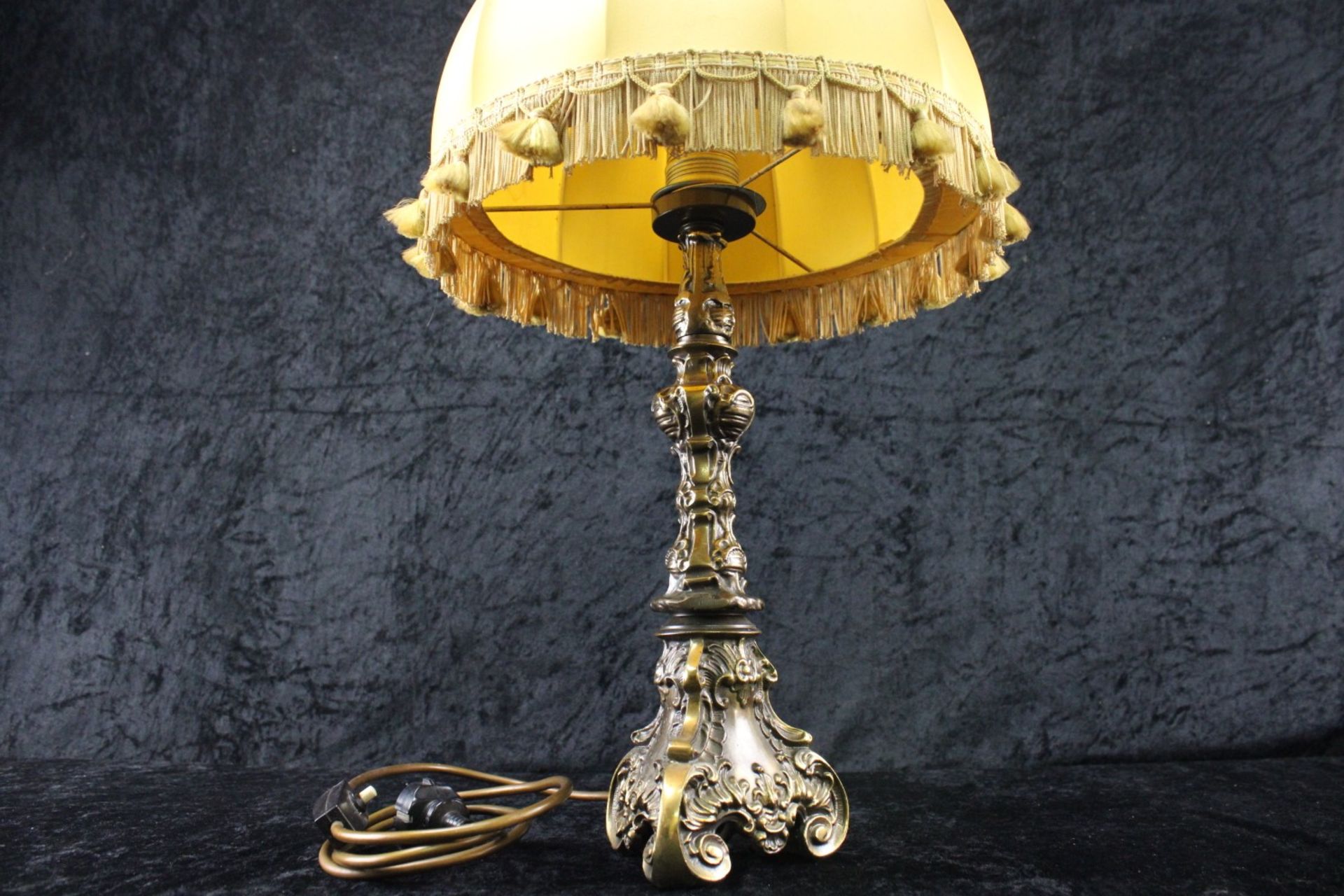 Konvolut Tischlampe, Aschenbecher, Kerzenleuchter, Bronze massiv, 2.H.20.Jh. - Bild 4 aus 10
