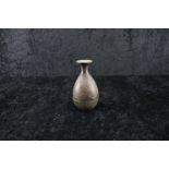 Chinesische kleine Vase, Bronze mit Reliefdekor, Jahrhundertwende