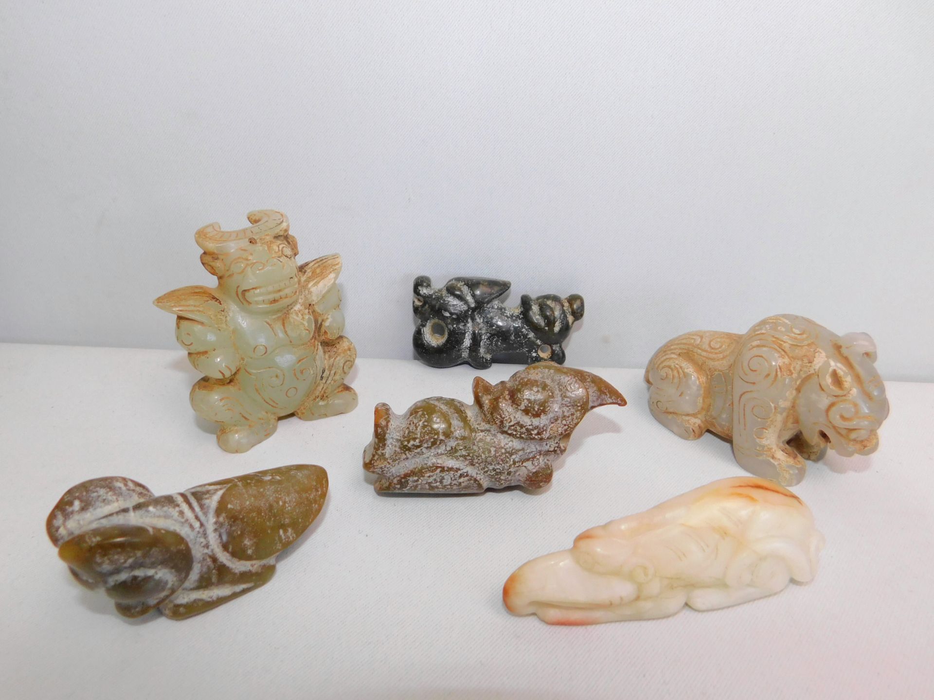 6 kleine chinesische Jade Figuren, handgeschnitzt