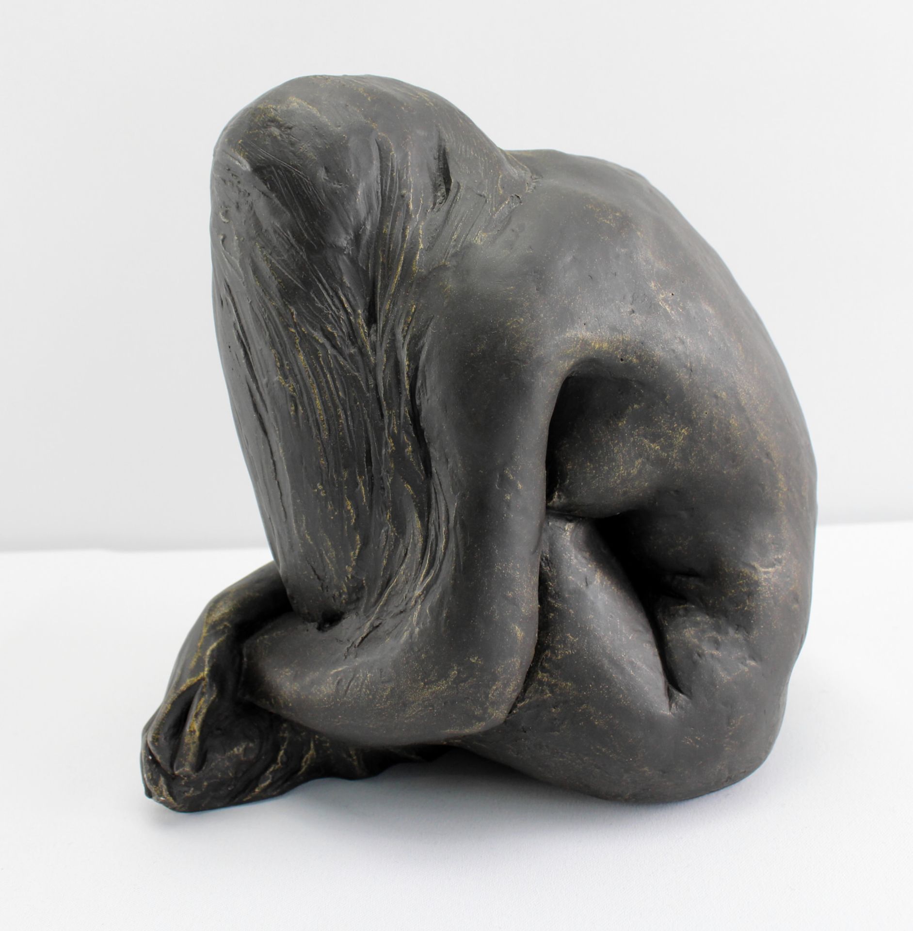 Skulptur "Sitzender weiblicher Akt" Kunstguss bronziert, Höhe 21 cm - Image 3 of 5