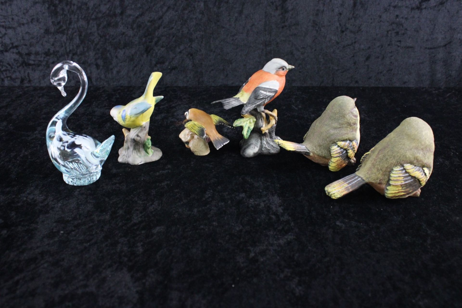 Versch. Vogelfiguren aus Keramik, Spatzen aus Kunstguss, Schwan aus Glas - Bild 2 aus 2