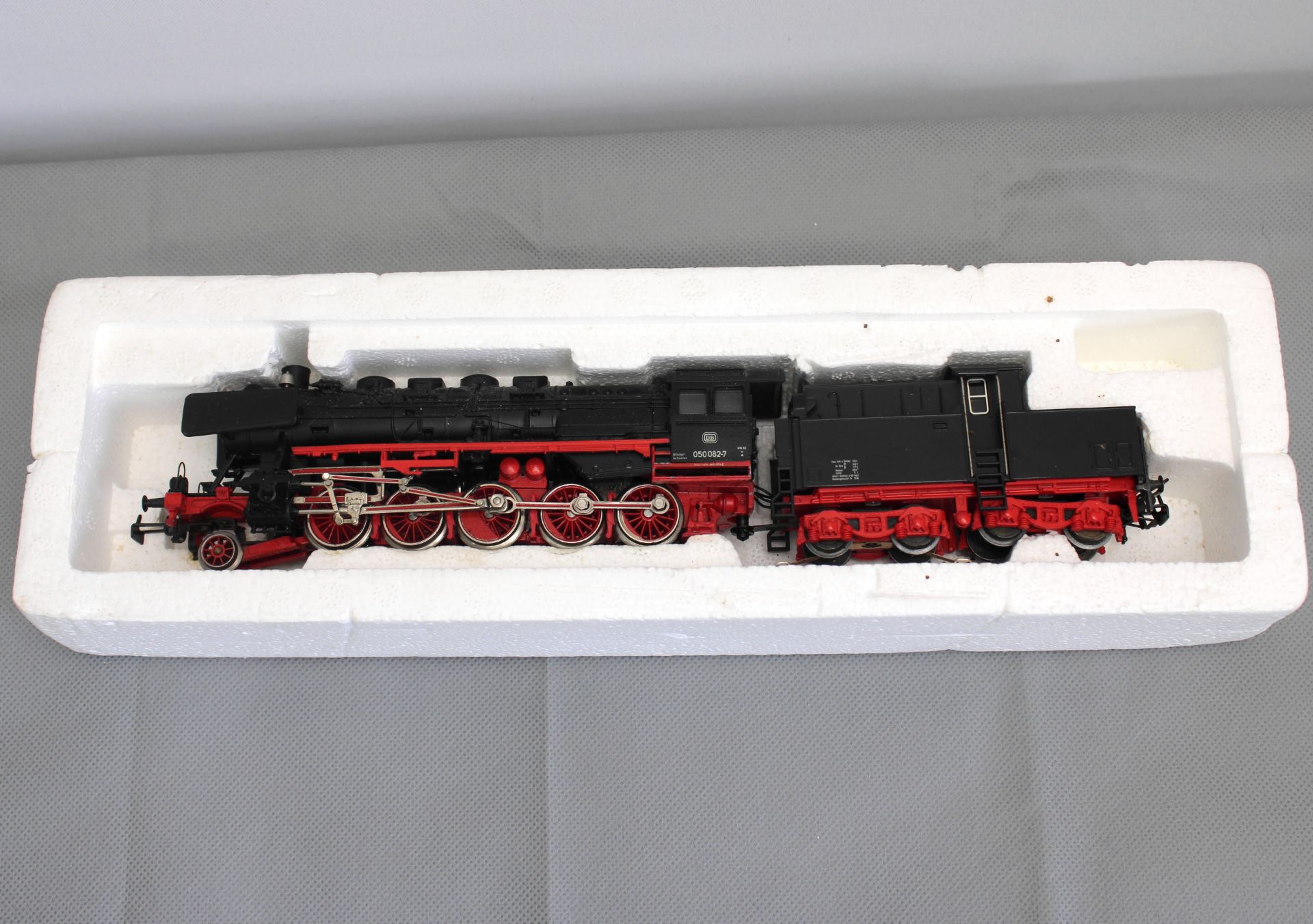 Märklin H0 Dampflokomotive mit Tender Mod.050082-7, in Box ohne Schachtel, ungeprüft