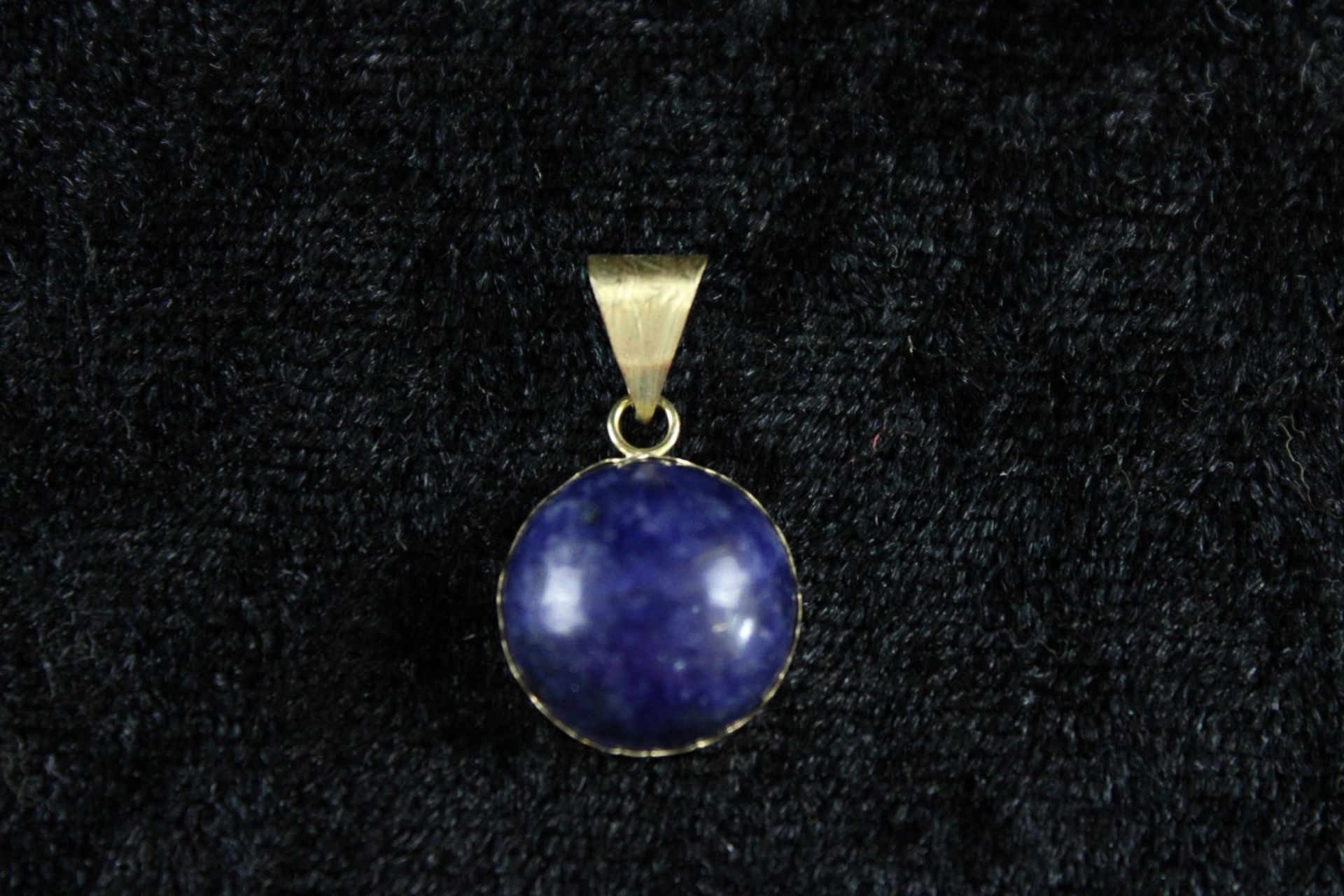 Lapislazuli Anhänger, Cabochonschliff, Ø 19 mm, 585er Gold, punziert, 20. Jh. - Bild 2 aus 3