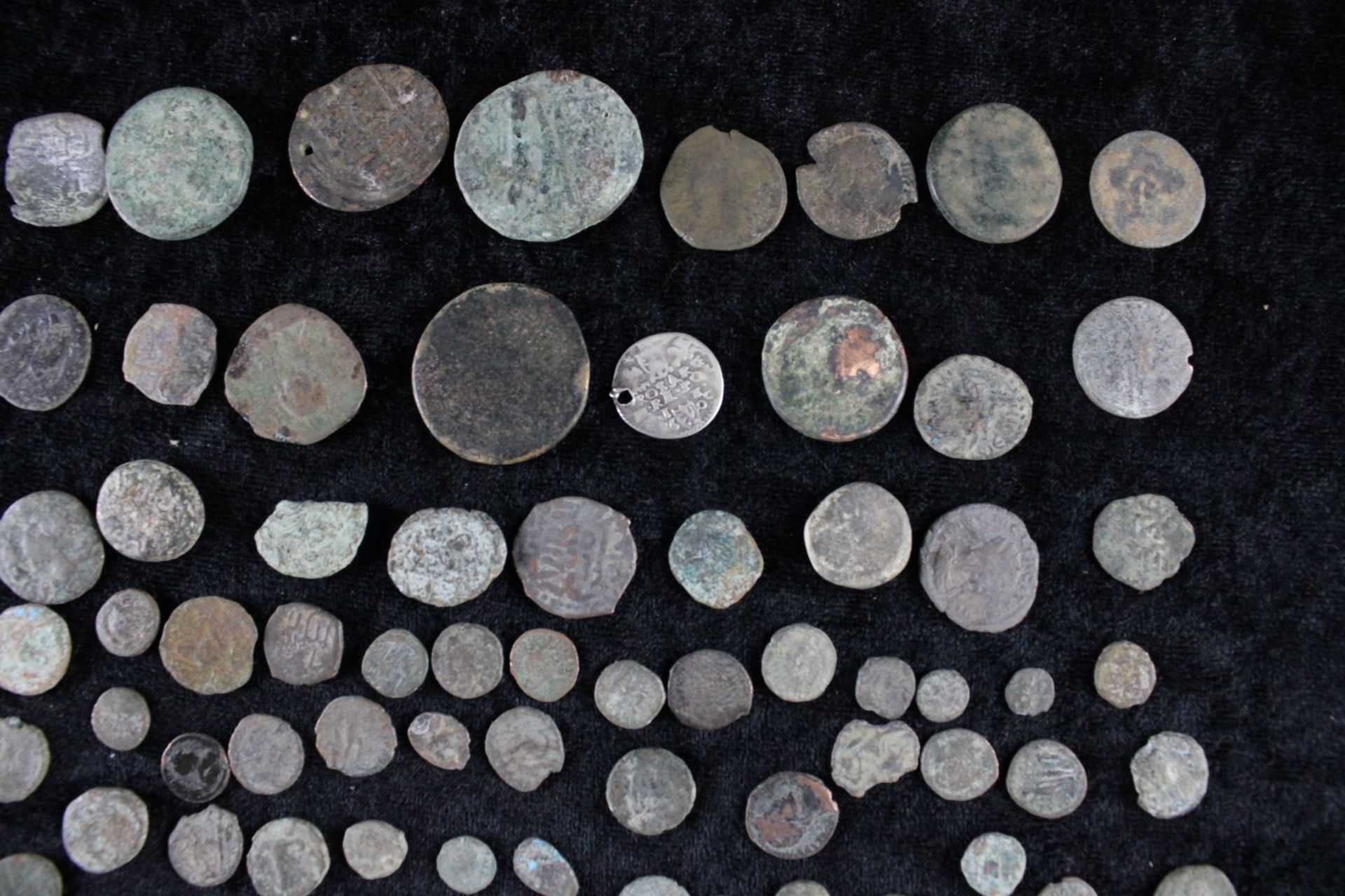 Konvolut 108 Chinesische Münzen, Grabungsfund - Bild 8 aus 9