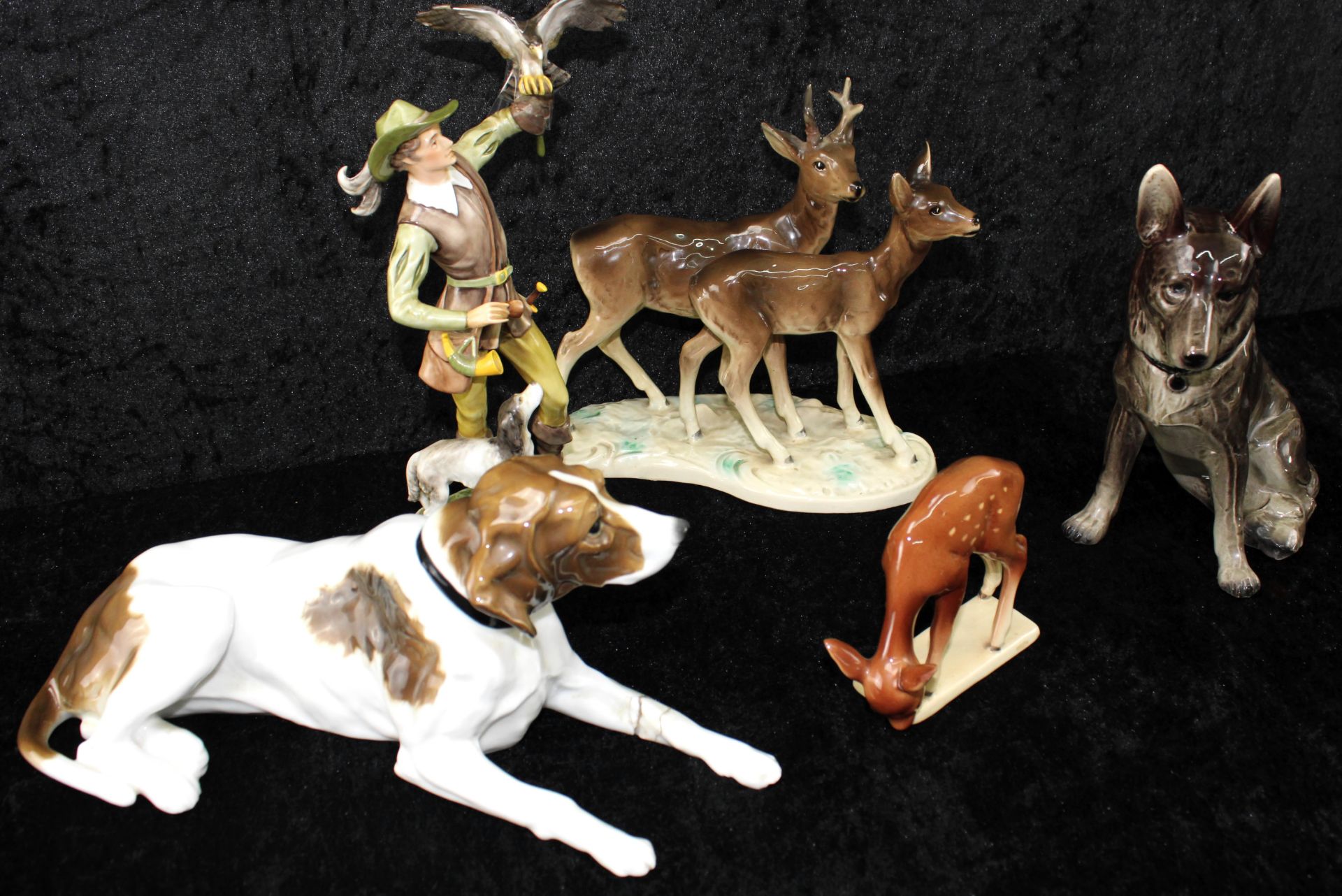 Jagdliche Keramik- und Porzellanfiguren, Falkner, Hunde, Rehe - Image 3 of 3