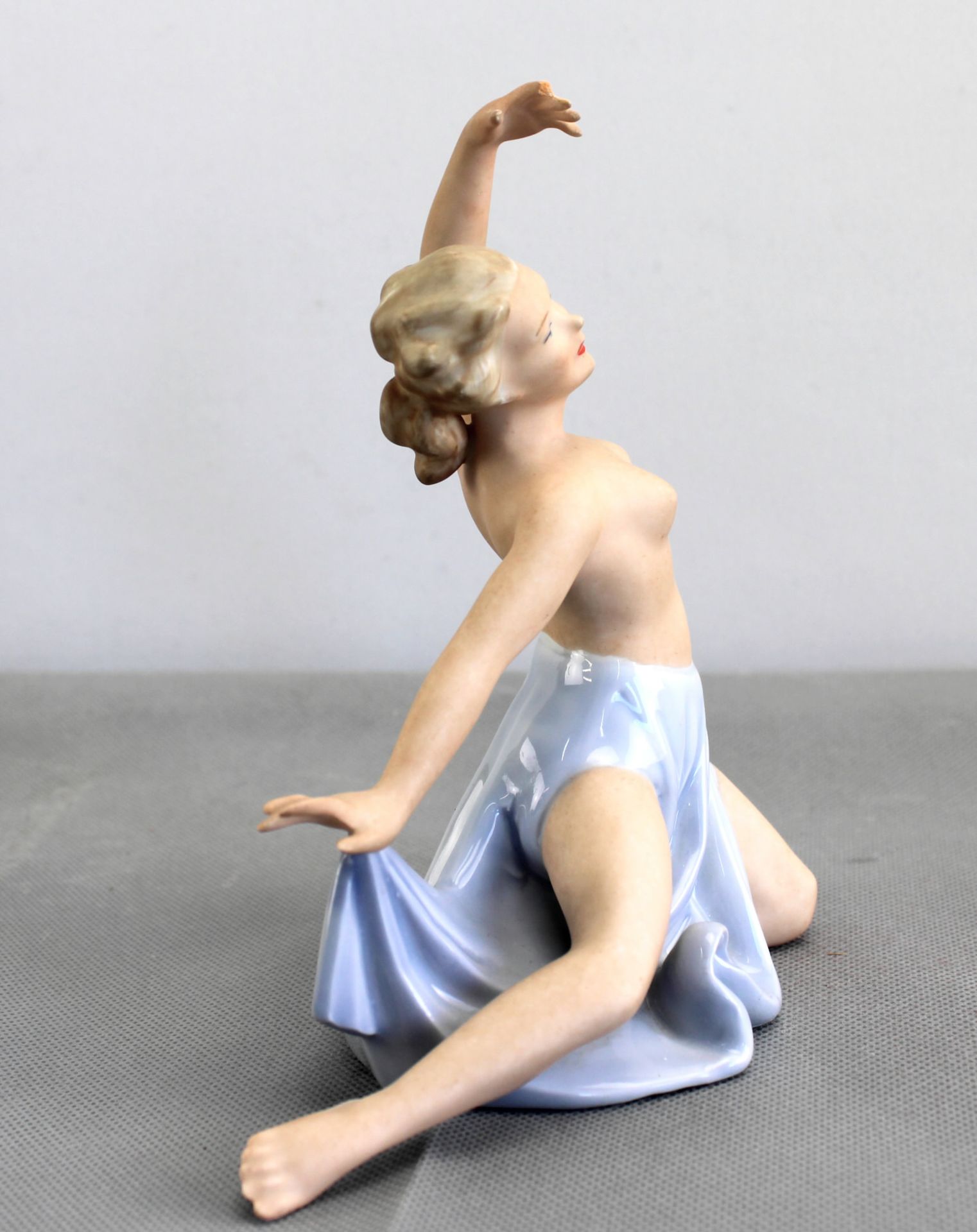 Porzellanfigur, Tänzerin in schwingendem Rock, Gerold & Co. Tettau, Mod. 6446 - Bild 4 aus 5
