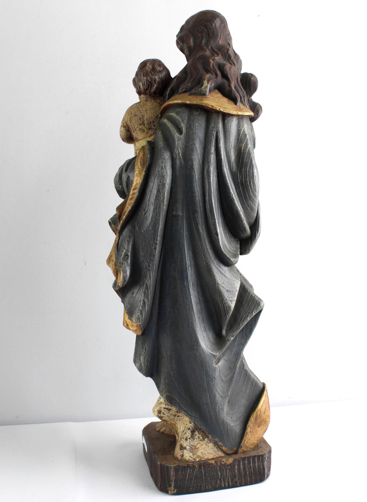 Madonna mit Kind, polychrome Fassung, Kunstguss, 2.H.20.Jh., H. 58 cm - Bild 2 aus 2