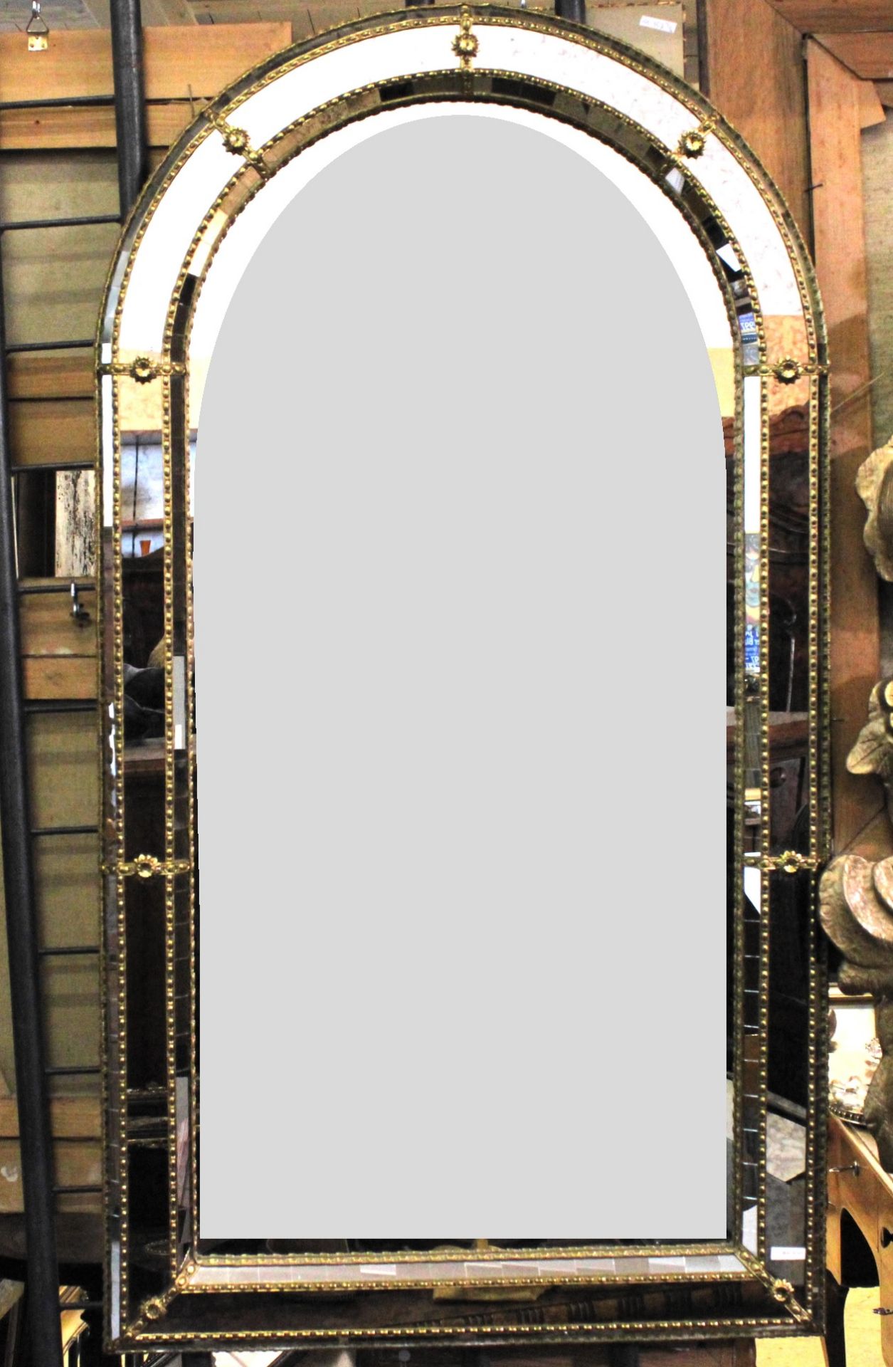 Venezianischer Spiegel, Messingmontierung mit plastischen Blüten, 20.Jh., 110x60 cm