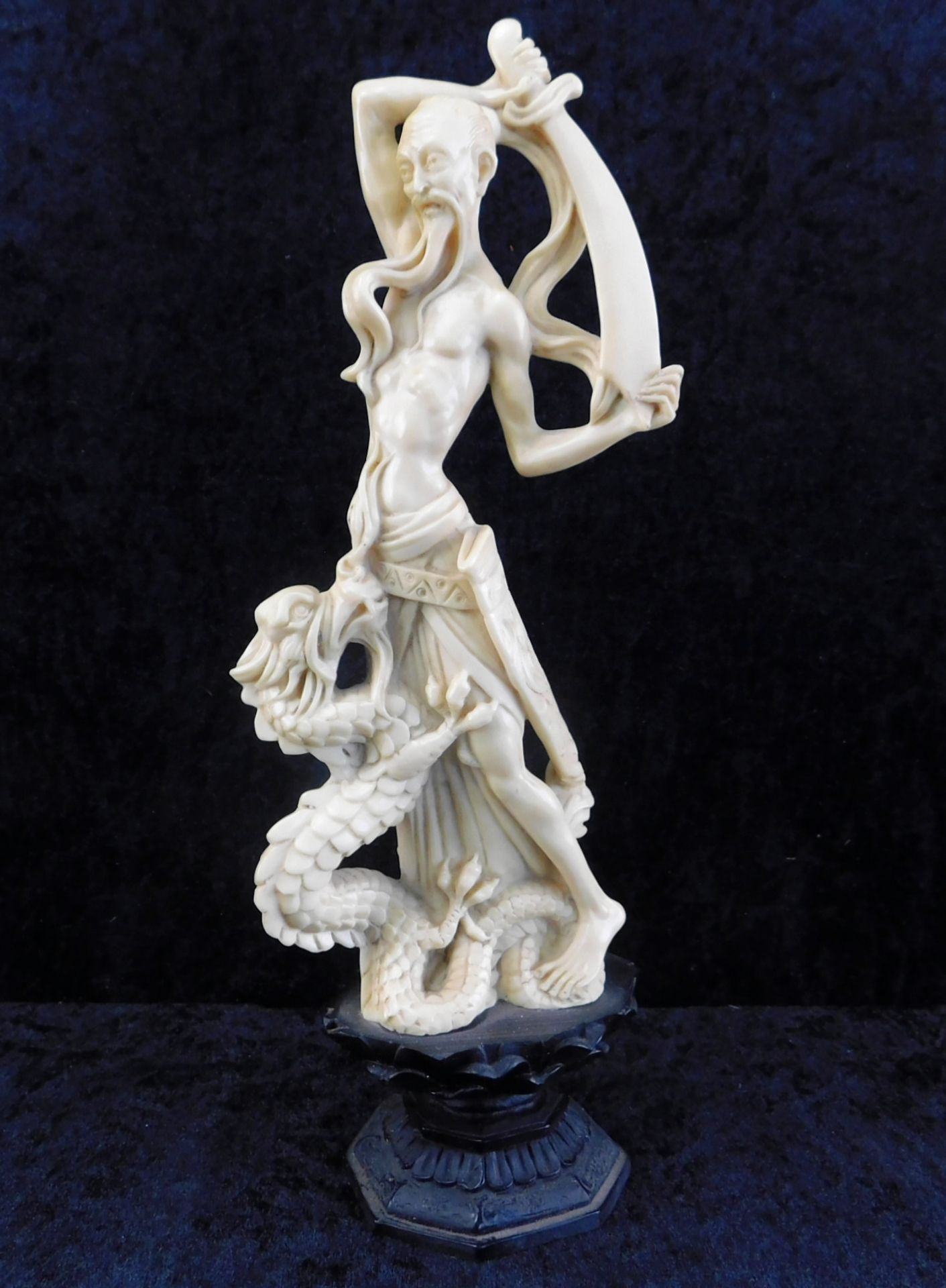 Chinesische Figur, Kampf mit dem Drachen, H: 32,5 cm
