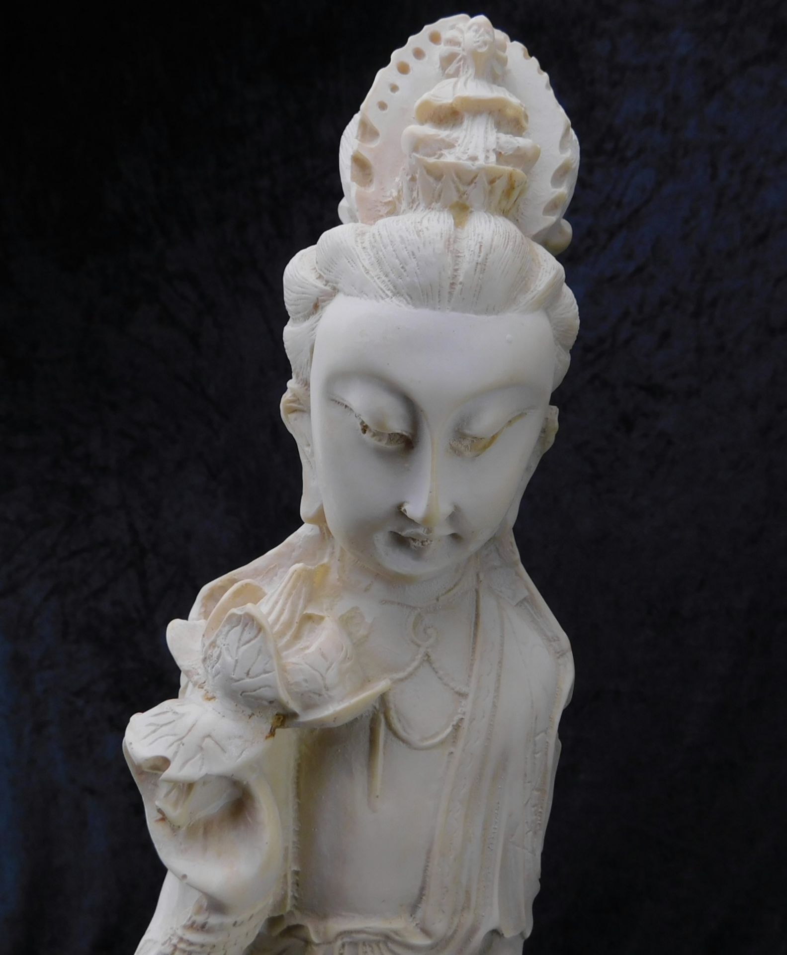 Paar Skulpturen, chinesische Darstellung, Eltern und Kinder, Kunststein. 20.Jh. - Image 3 of 6