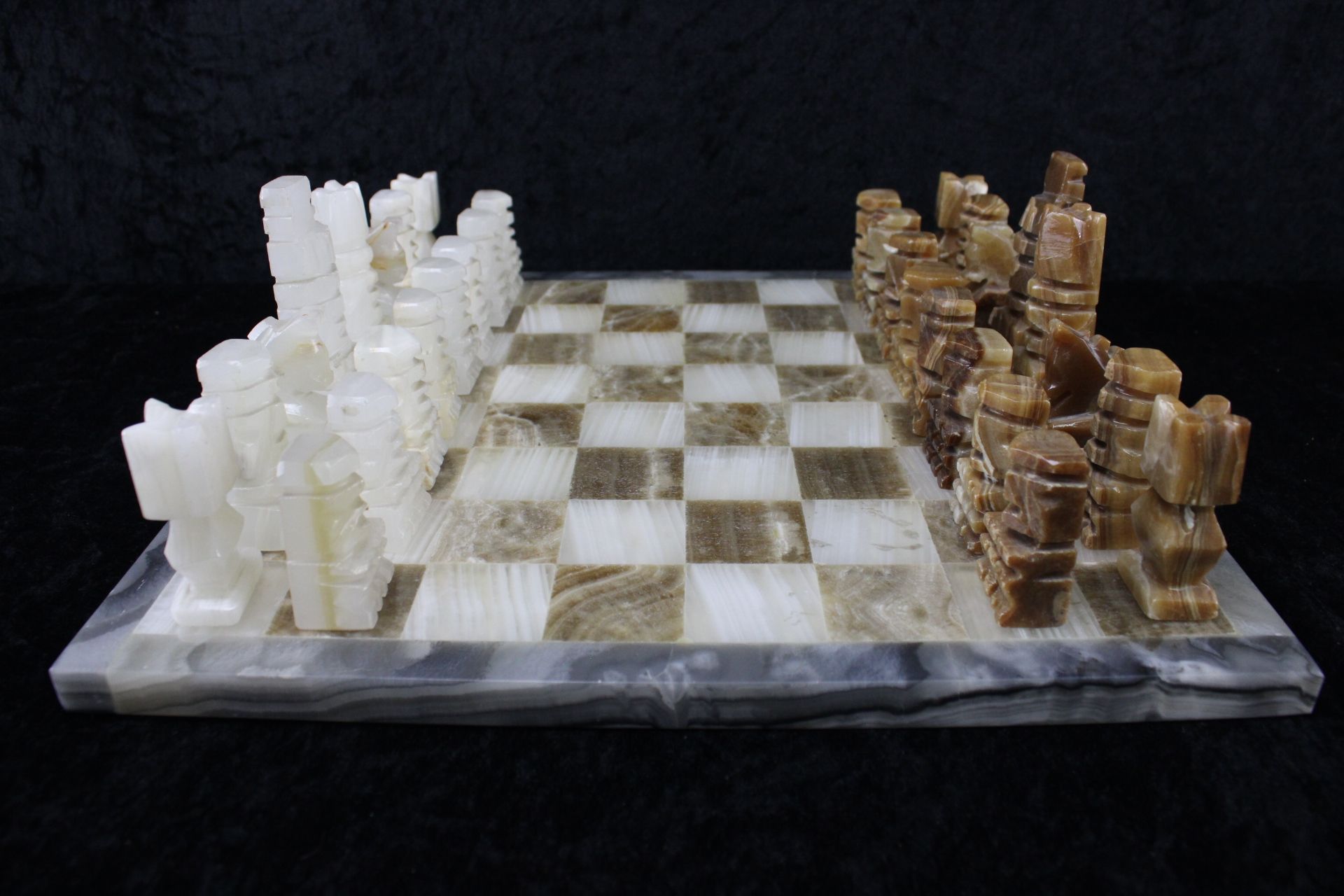 Schachspiel aus Marmor,