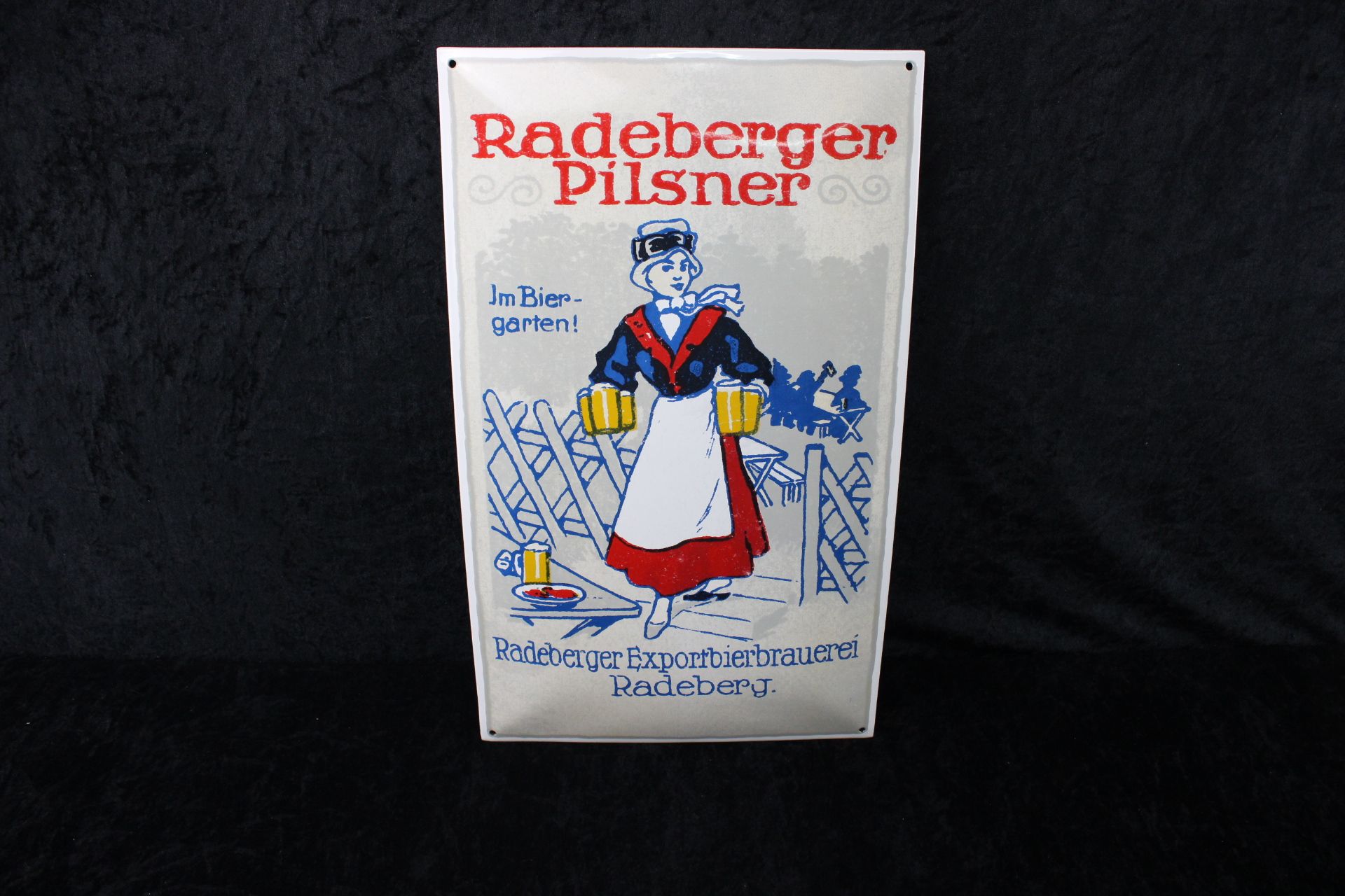 Blechreklameschild "Radeberger Pilsener" "Im Biergarten"