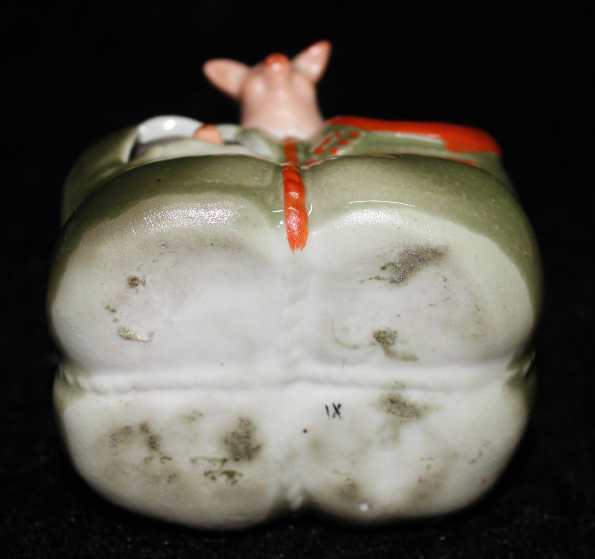 Keramik Schweinchen, deutsch, "Schweinchen in Paket", um 1930, bester Erhaltungszustand - Image 4 of 4