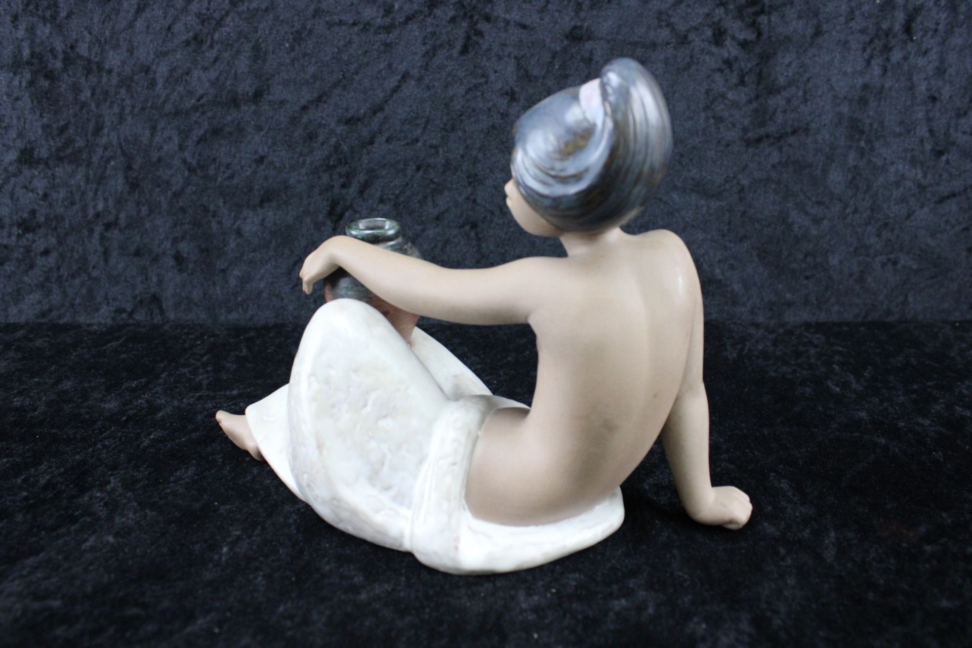 LLADRO Keramikfigur "Badendes Mädchen mit Krug" - Image 2 of 3