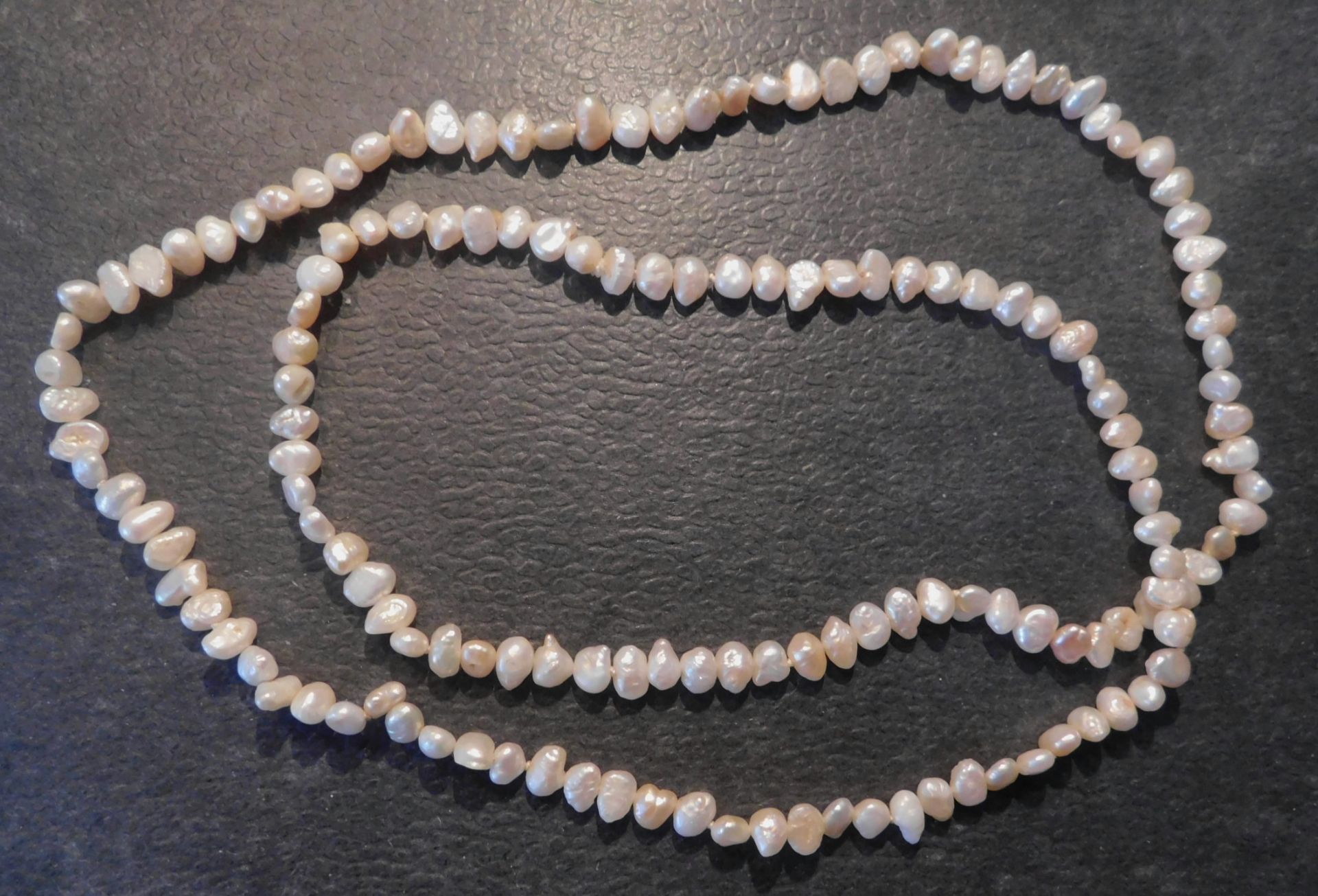 Perlenkette, Süßwasserzucht, um 1960, Länge ca. 80 cm