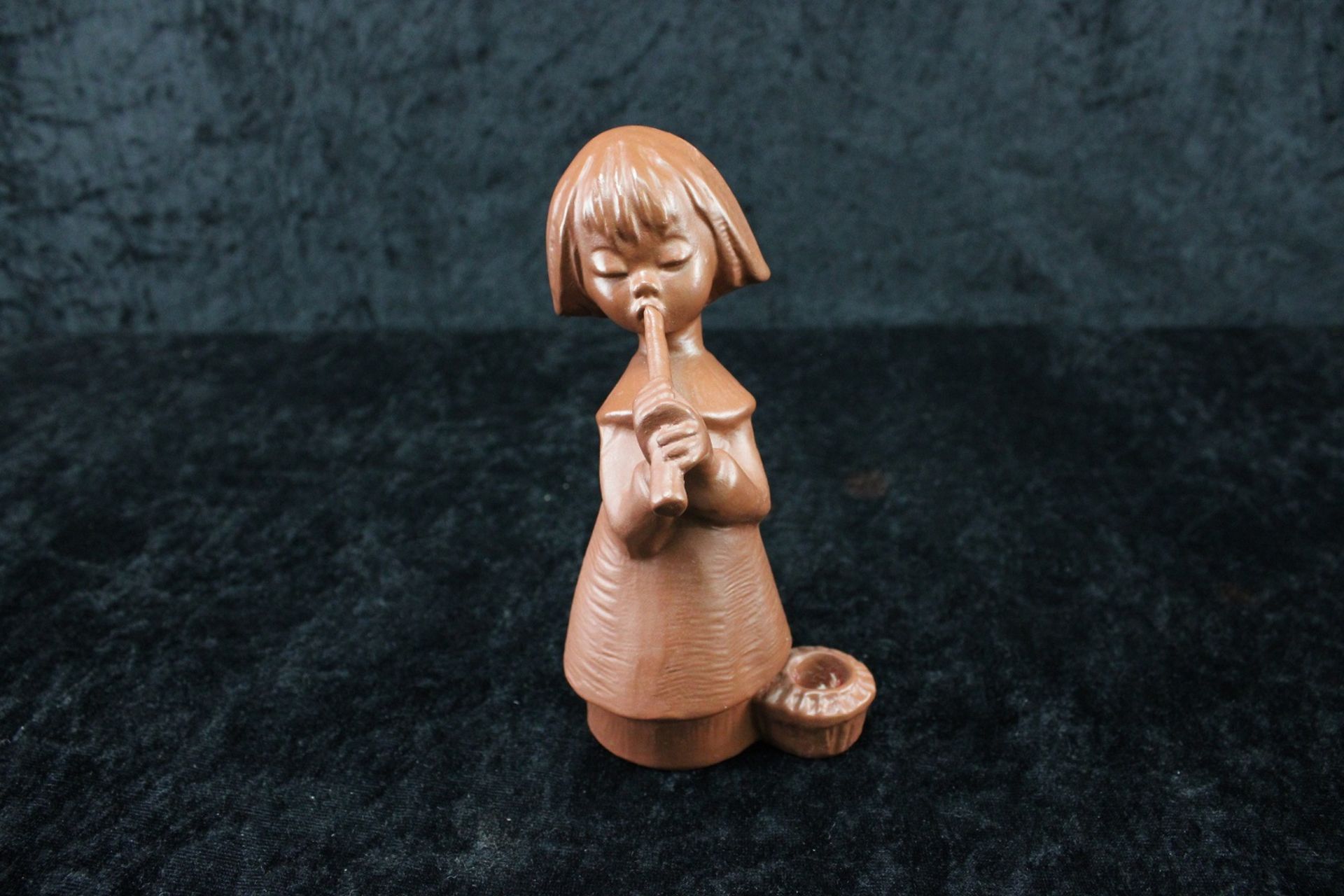 Goebel Keramikfigur "Flötendes Kind"