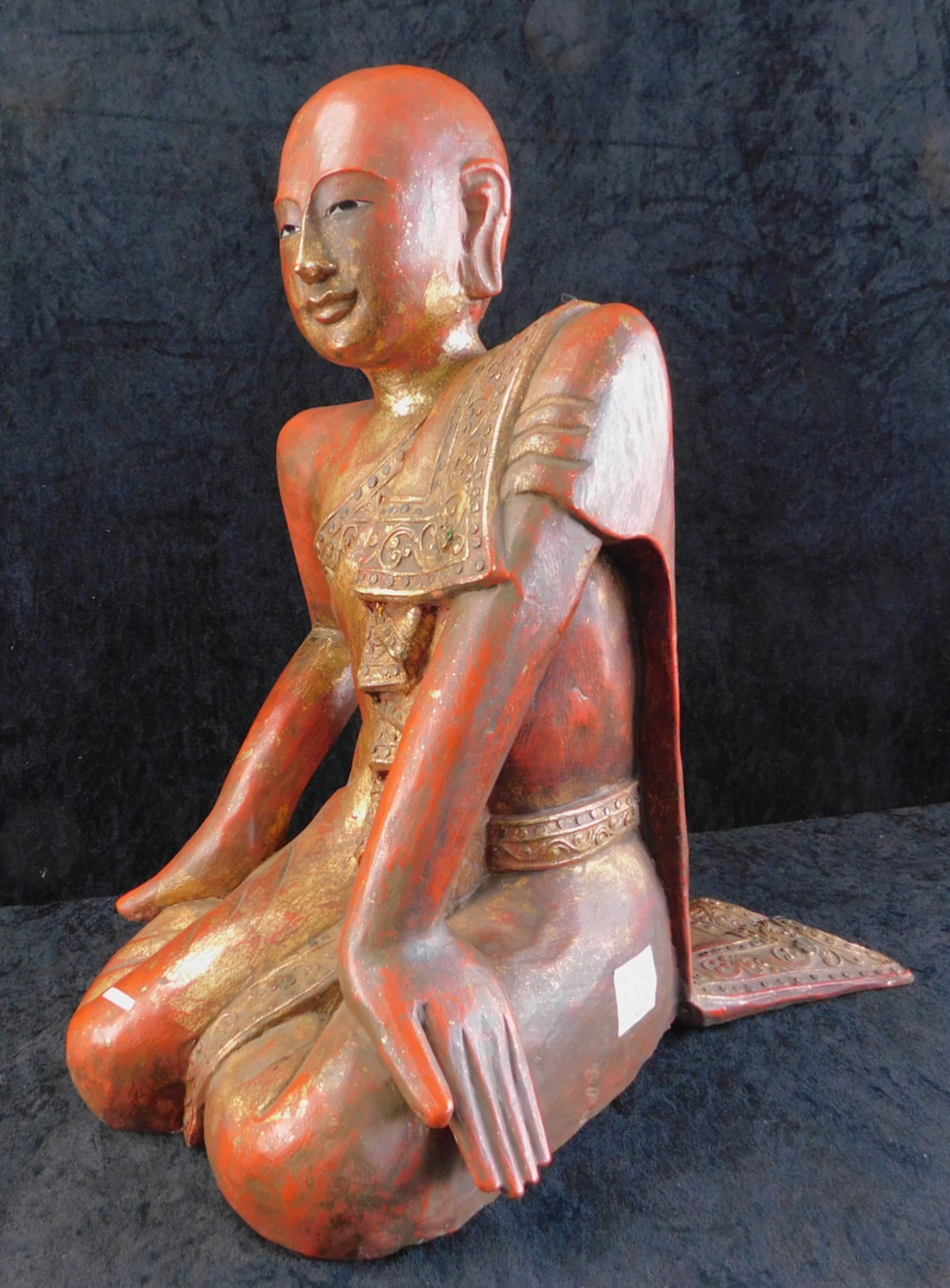 Sariputta, Schüler Buddhas, große kniende geschnitzte Holzfigur, H: 50 cm - Image 6 of 7