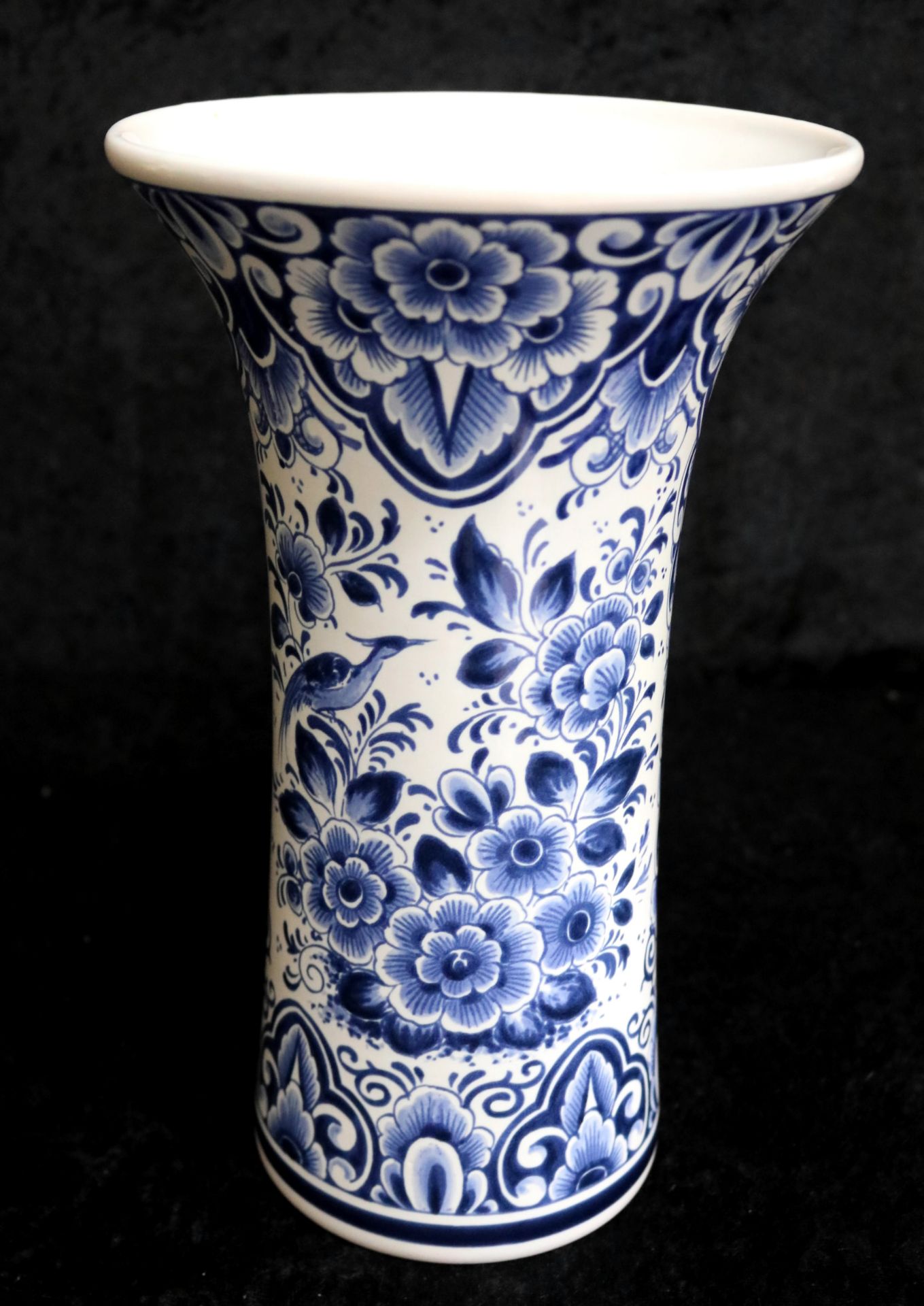 Delft Holland Vase, blau-weißes Blumendekor, 1. Hl. 20. Jh.