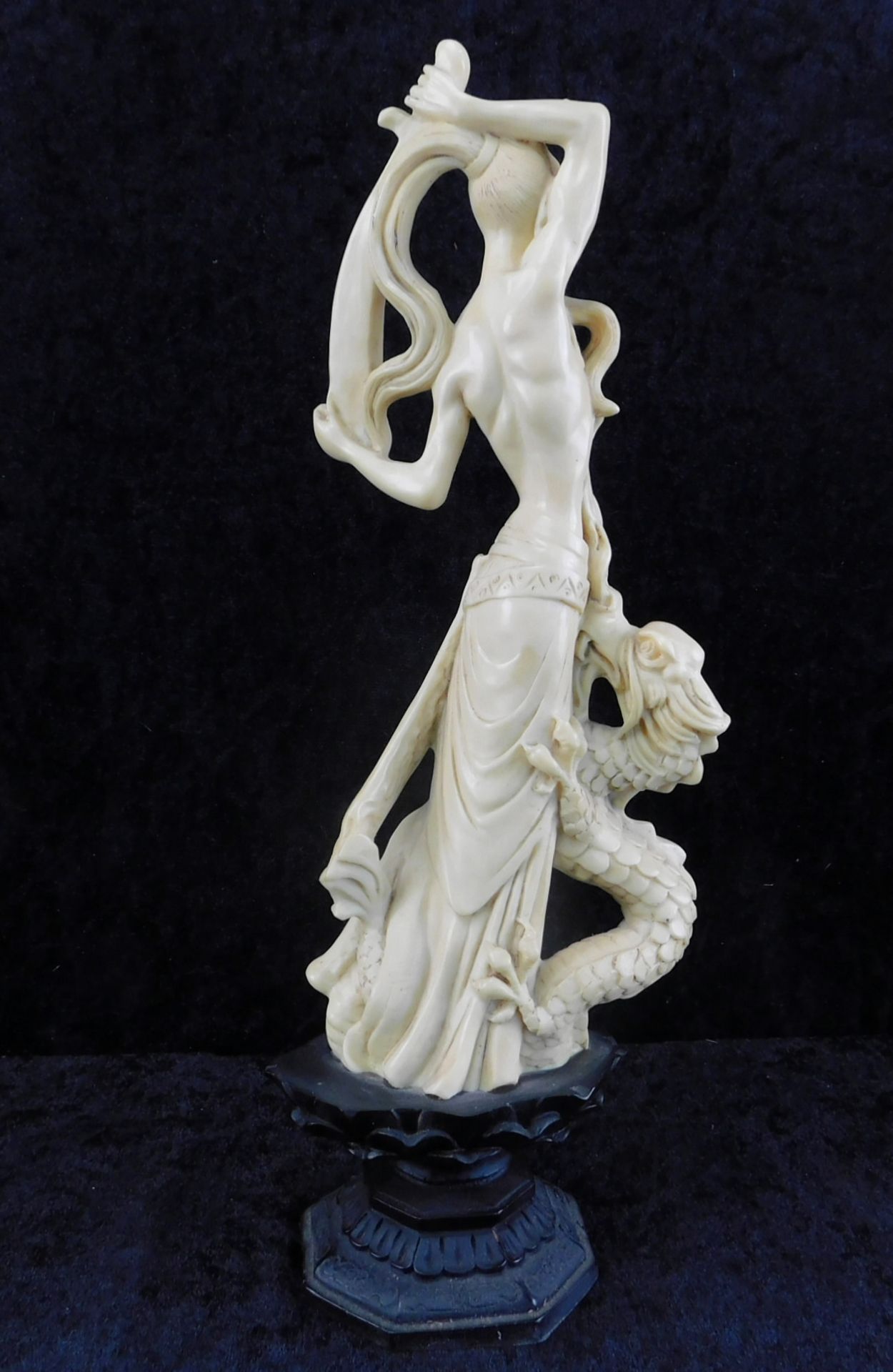 Chinesische Figur, Kampf mit dem Drachen, H: 32,5 cm - Image 2 of 2