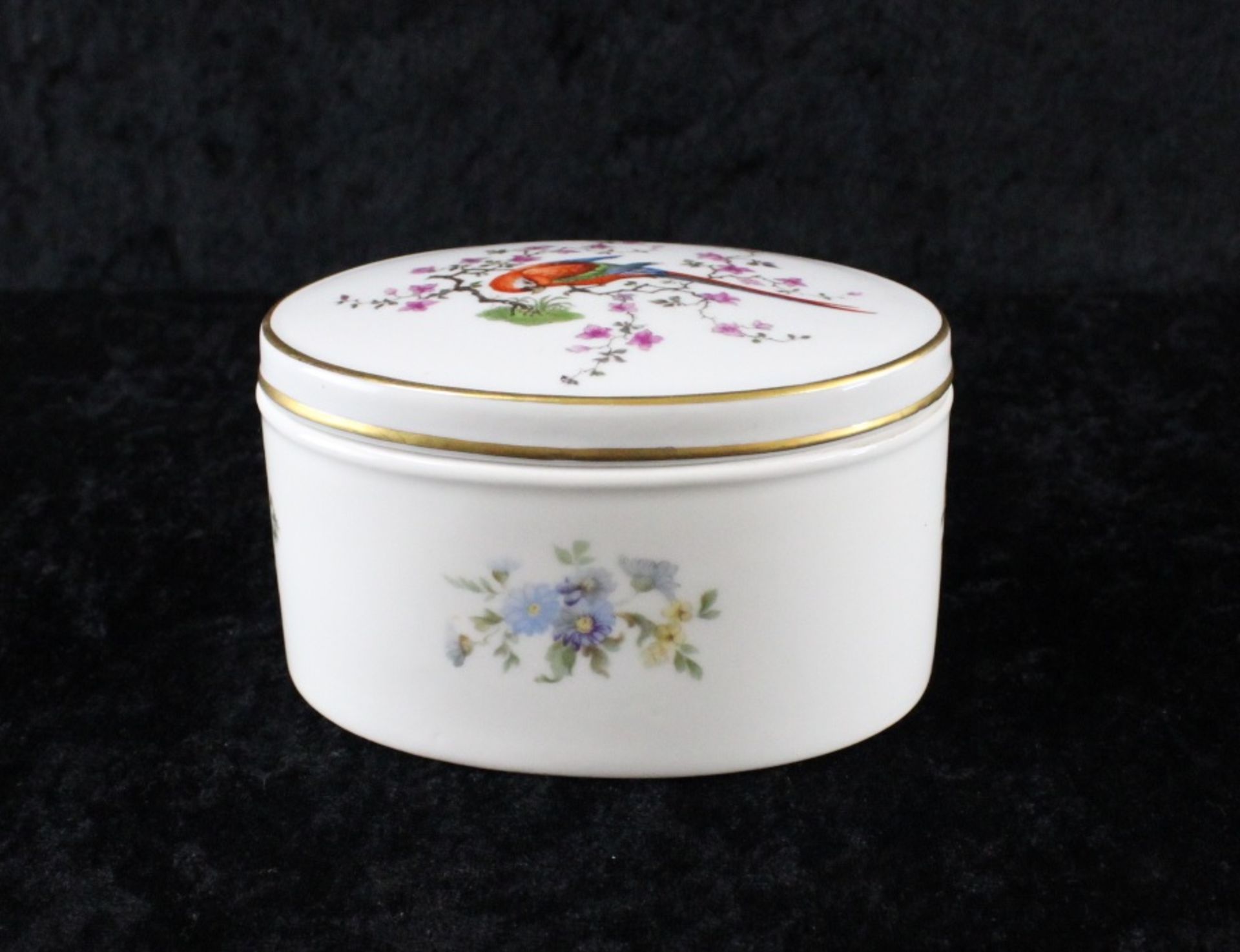 Rosenthal Deckeldose, polychrome Bemalung mit Blüten und Papagei, Goldrand