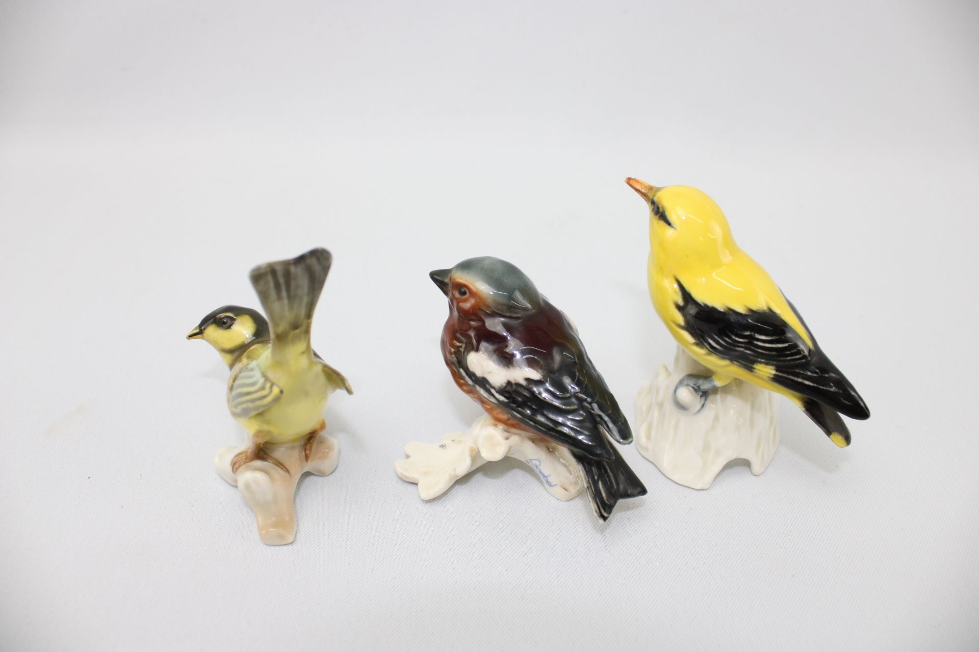 3 Porzellanvögel Goebel, polychrome Bemalung, glasiert, um 1980 - Image 3 of 3