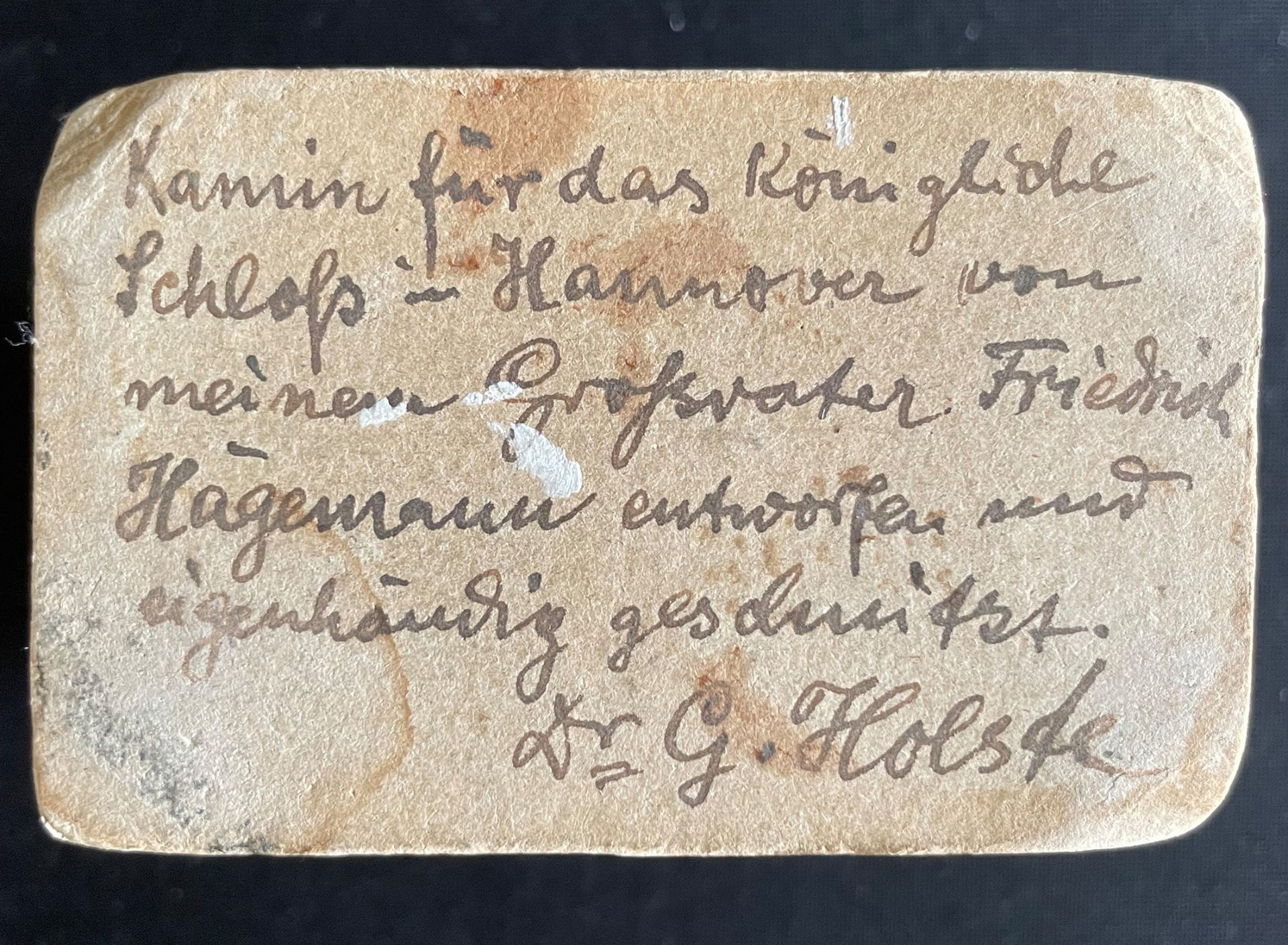 Miniaturmöbel, Papier und Papiermaché, mit Zeichnungen, teils ausgeschnitten. Mit Informationen - Bild 4 aus 5