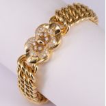 Armband, 750er Gelbgold, geflochten, mit großem Diamantaufsatz, insg. ca. 1,5 ct Brillanten, tw