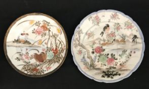 Zwei asiatische Teller mit Landschaften, Vögeln, etc., rückseitig bezeichnet, D. 18,5 und 21 cm