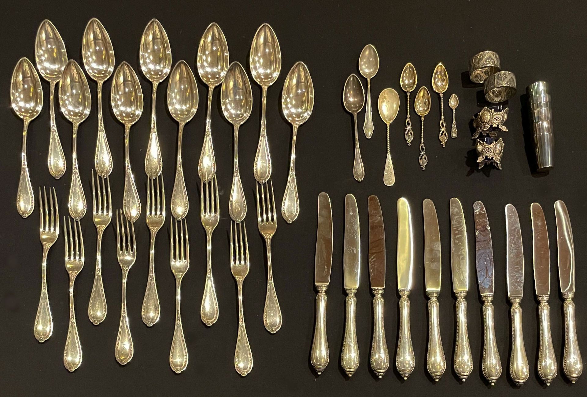 Silberbesteck und diverse Silberteile: 11 Löffel, 10 Messer und 9 Gabeln, Becker Solingen,