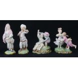 Vier Porzellanfiguren, Höchst: zwei Figurengruppen spielender Kinder, H. 13 cm und 15,5 cm; zwei