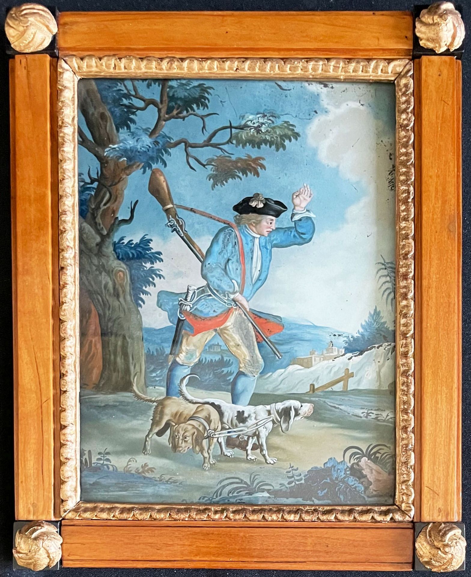 Hinterglasbild, süddeutsch, um 1780, Jäger mit Gewehr über der Schulter und Dolch am Gürtel mit zwei