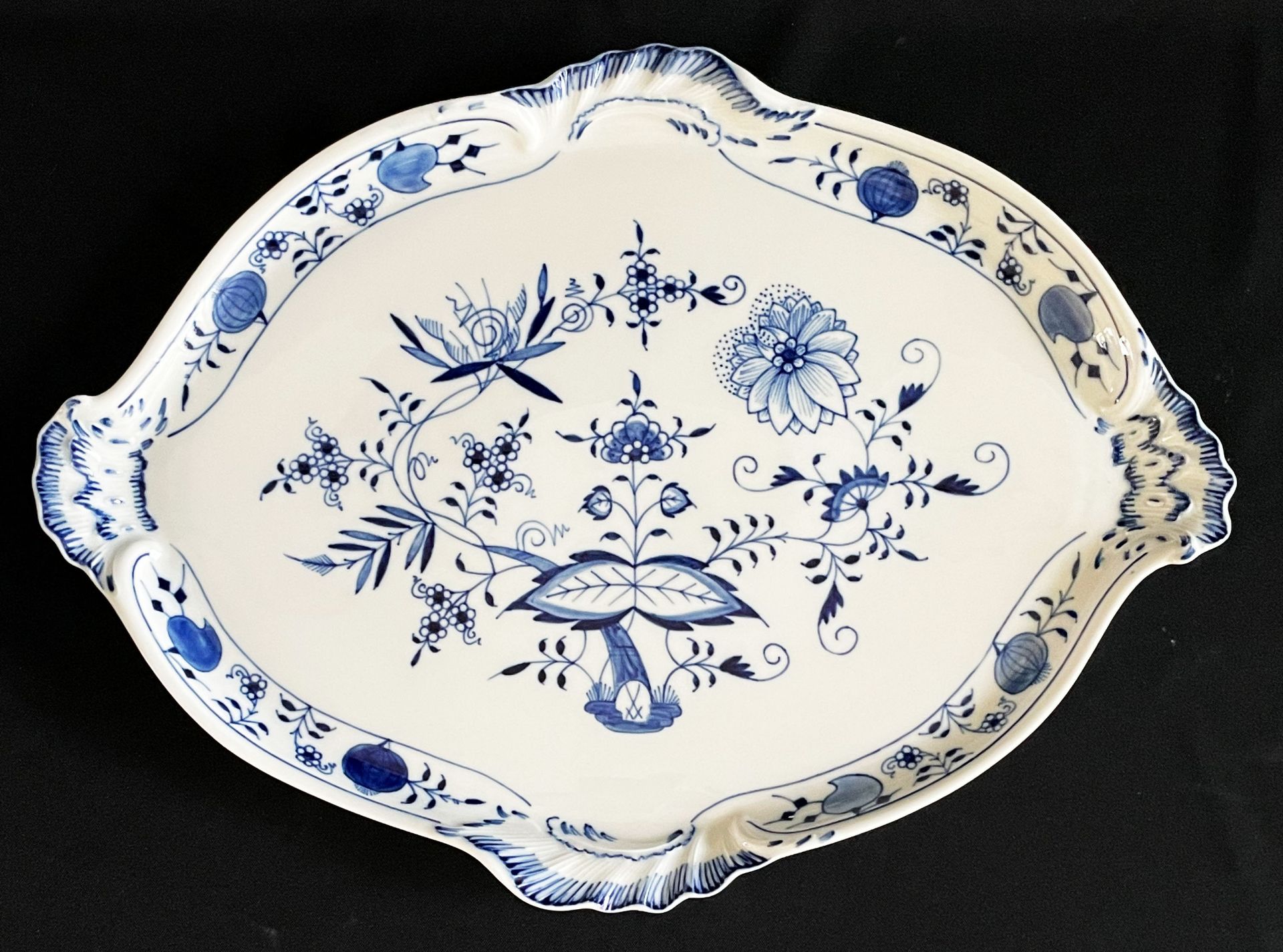 Meissen, 2 x Zwiebelmuster, 1 x blaue Blume, alle Schwertermarke Meißen, erste Wahl: Kuchenplatte, - Image 2 of 5