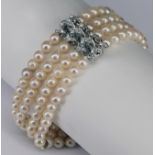 Vierreihiges Perlarmband, 585er Weißgold - Diamant - Schließe, besetzt mit 44 Brillianten (ca 0,9