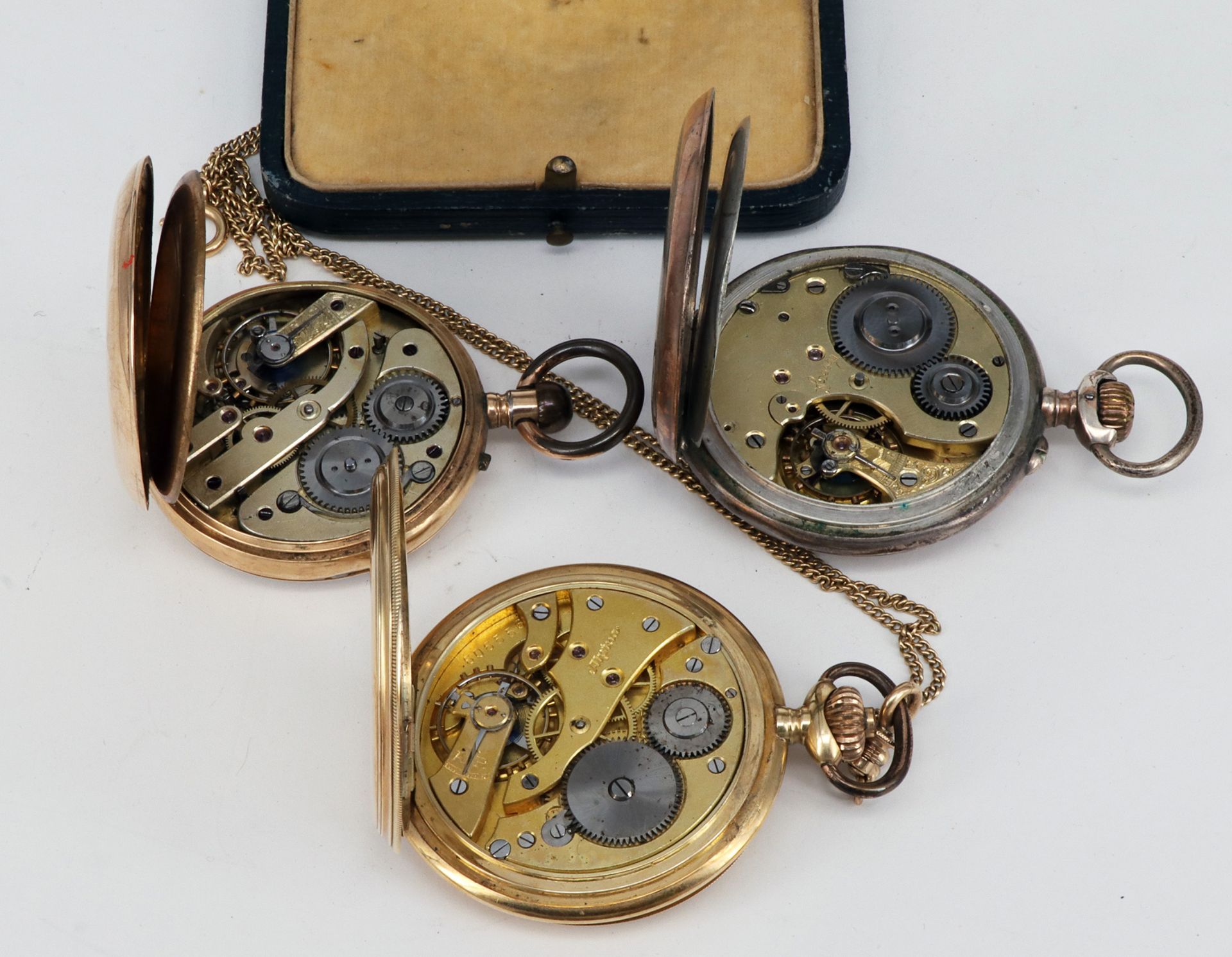 Konvolut von drei Herrentaschenuhren: Alpina, Savonnette bzw. Sprungdeckeluhr, 585er Roségold, - Image 3 of 3